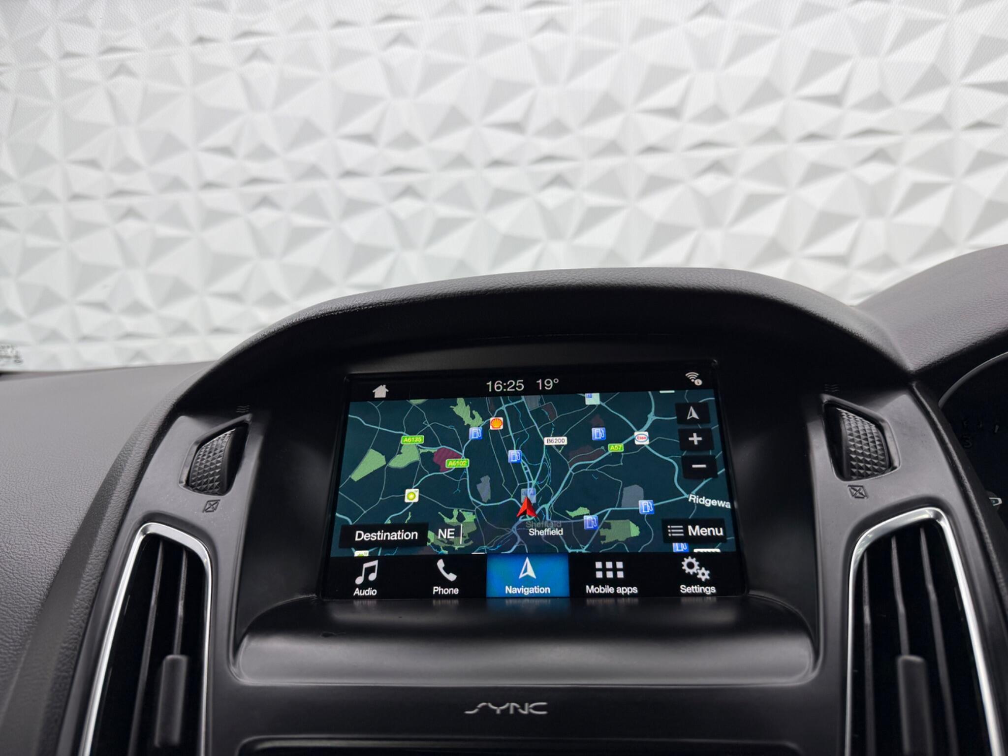 Ford Focus - Image 39