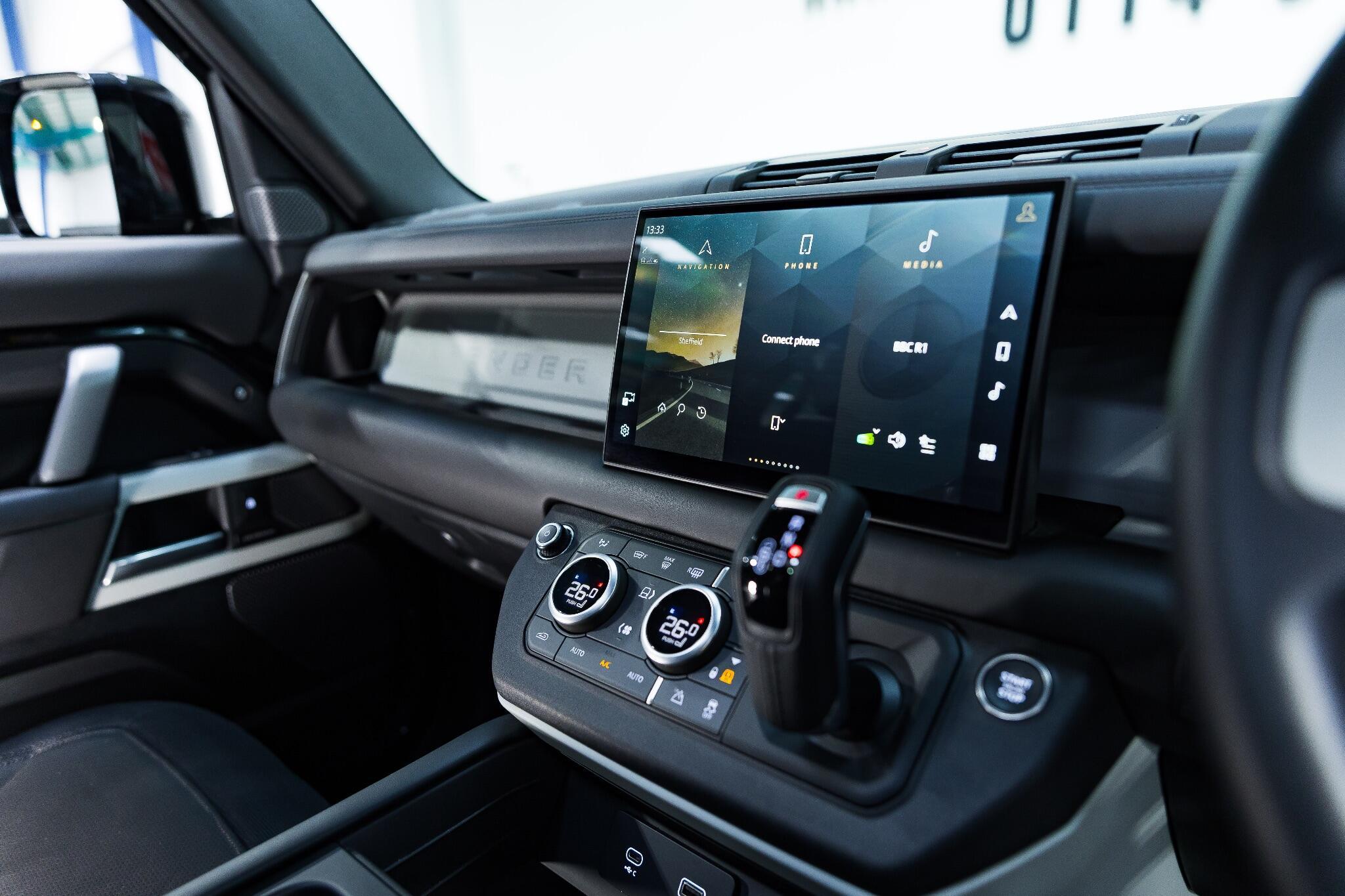 Land Rover Defender 110 - Image 25