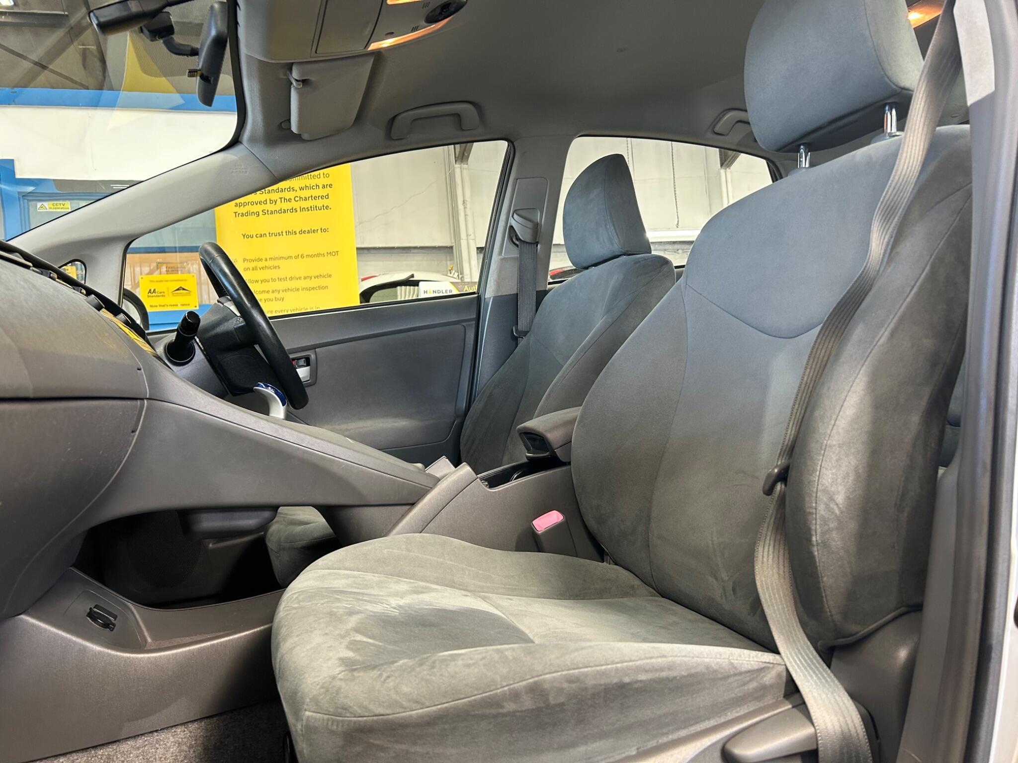 Toyota Prius - Image 18