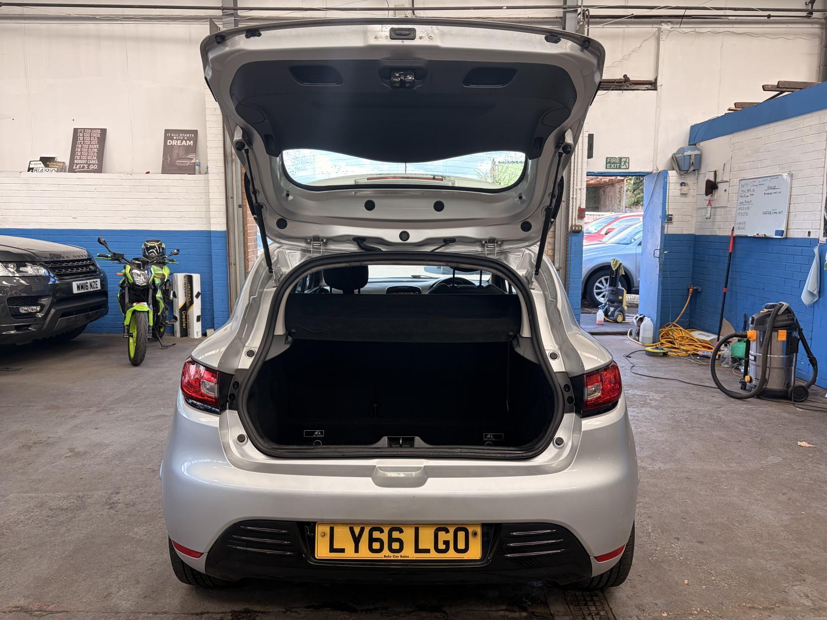 Renault Clio - Image 20