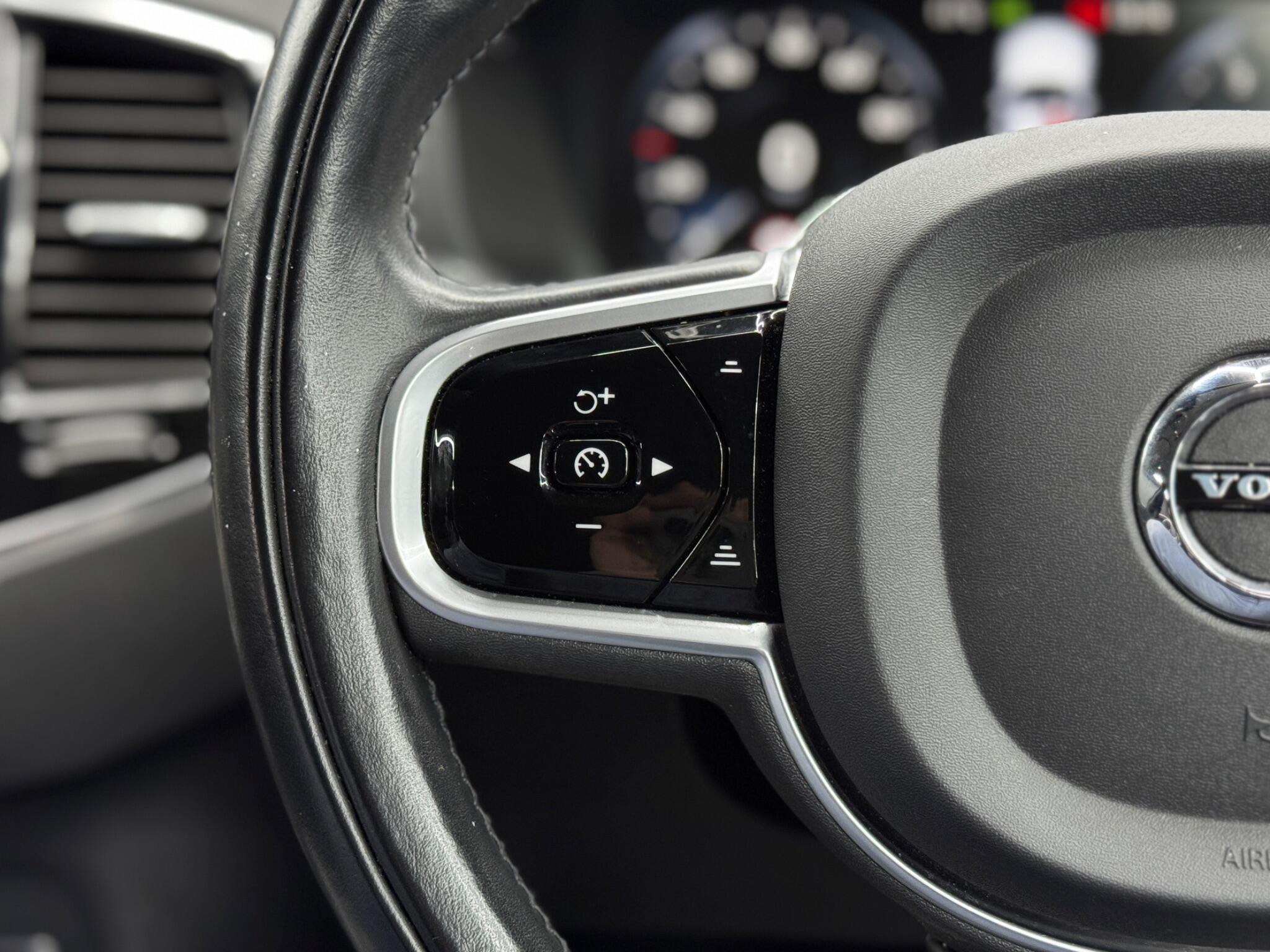 Volvo XC90 - Image 21