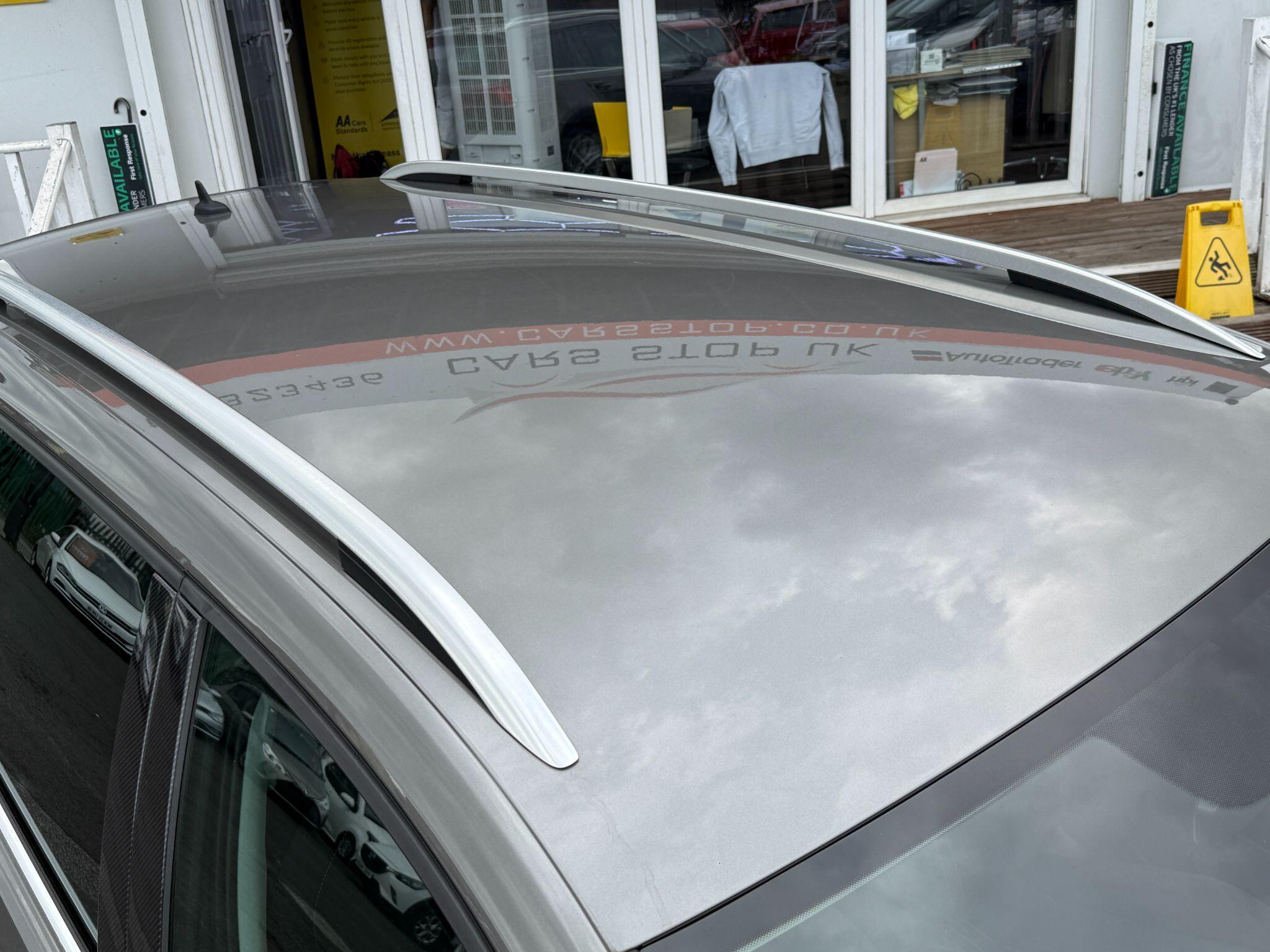 Volkswagen Golf - Image 17