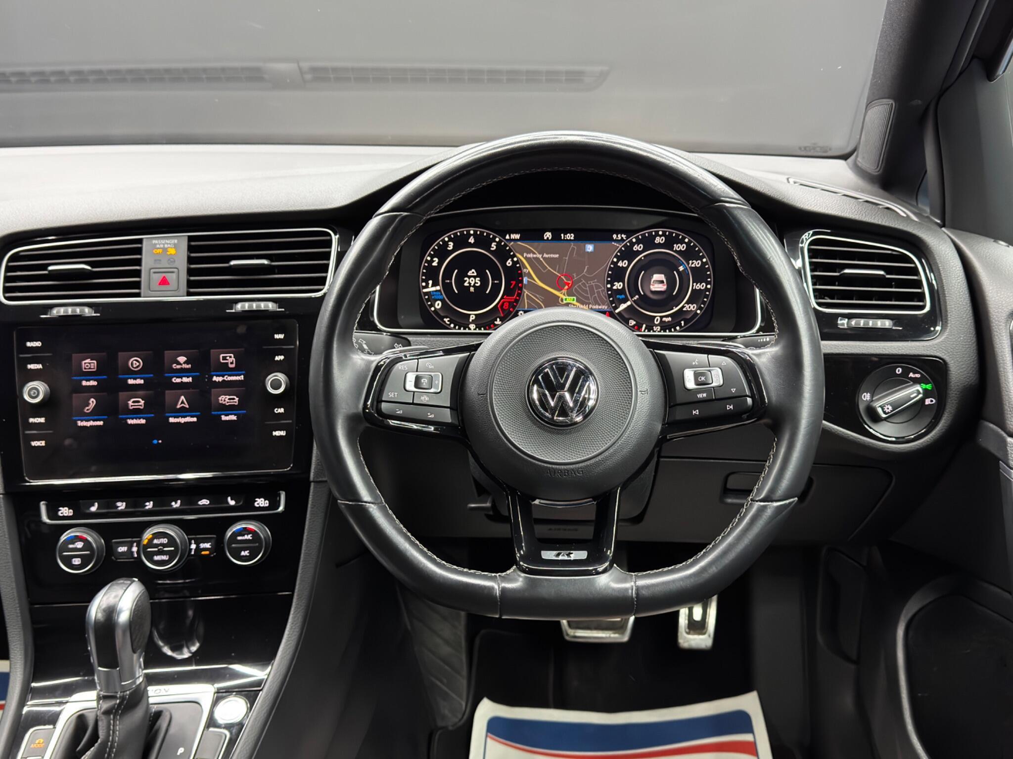 Volkswagen Golf - Image 18