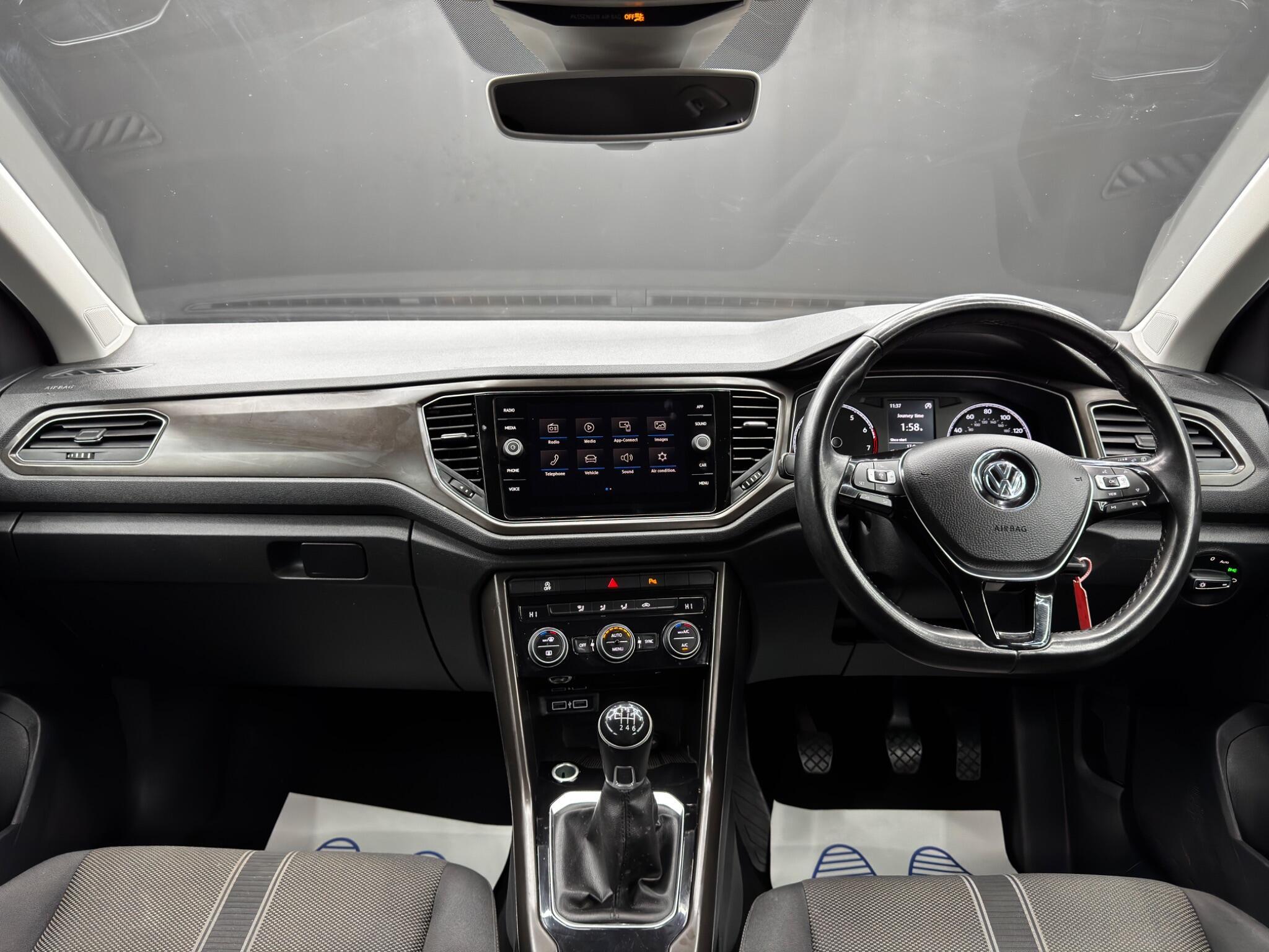 Volkswagen T-Roc - Image 10