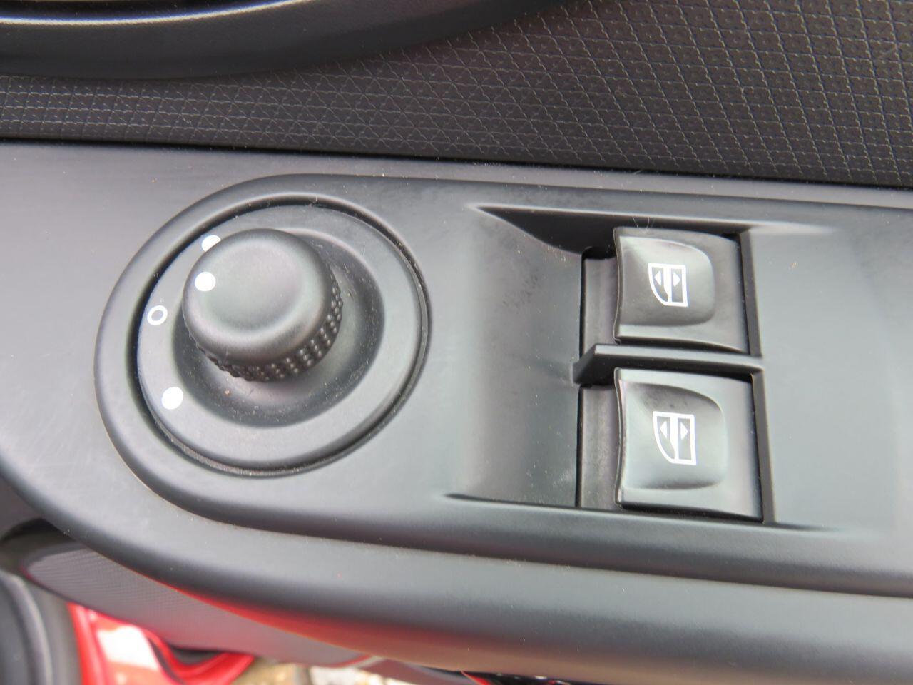 Renault Clio - Image 20