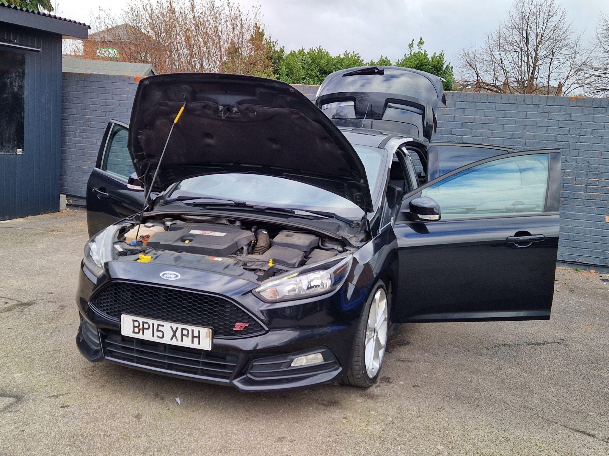 Ford Focus - Image 14