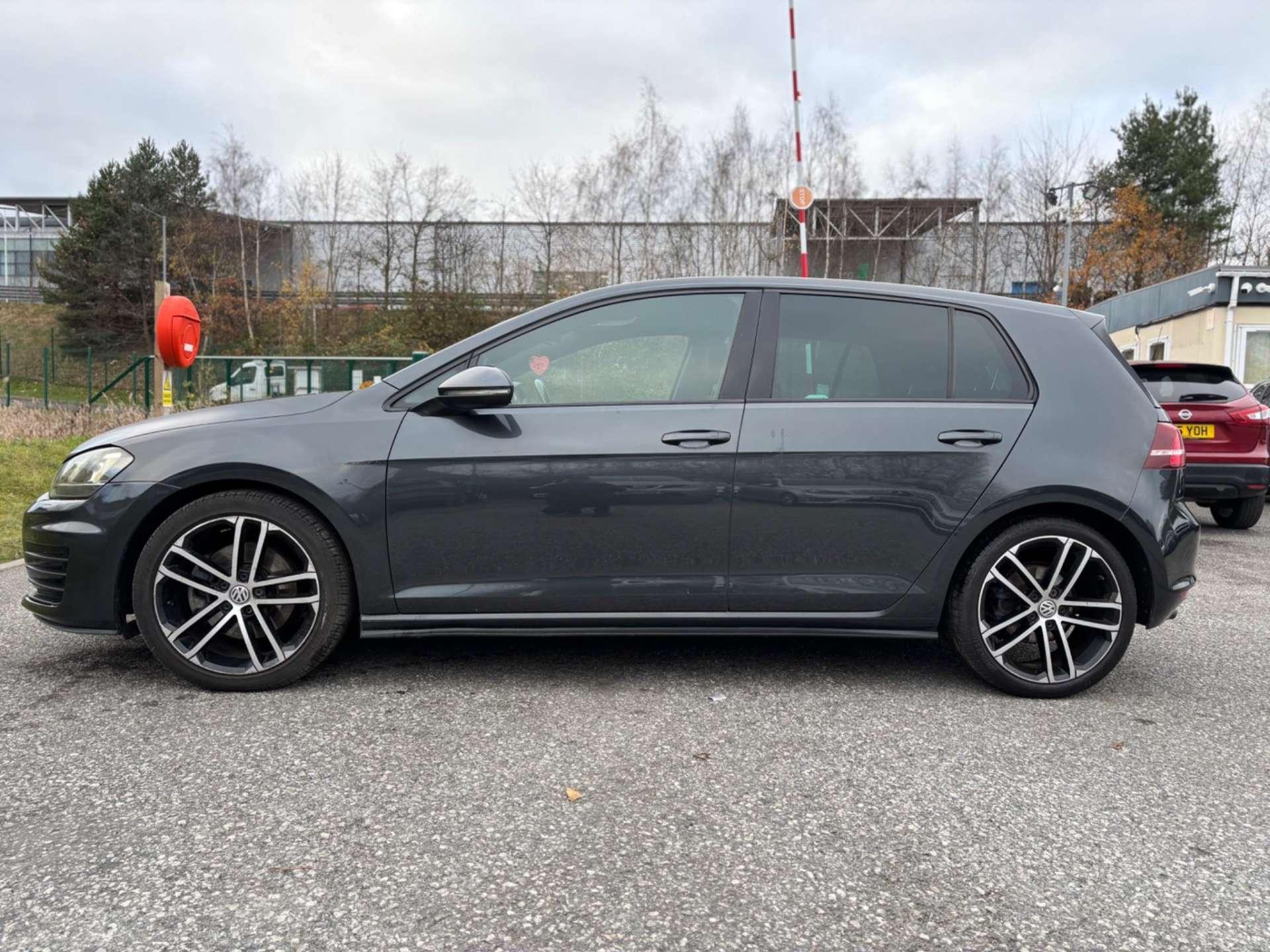 Volkswagen Golf - Image 12