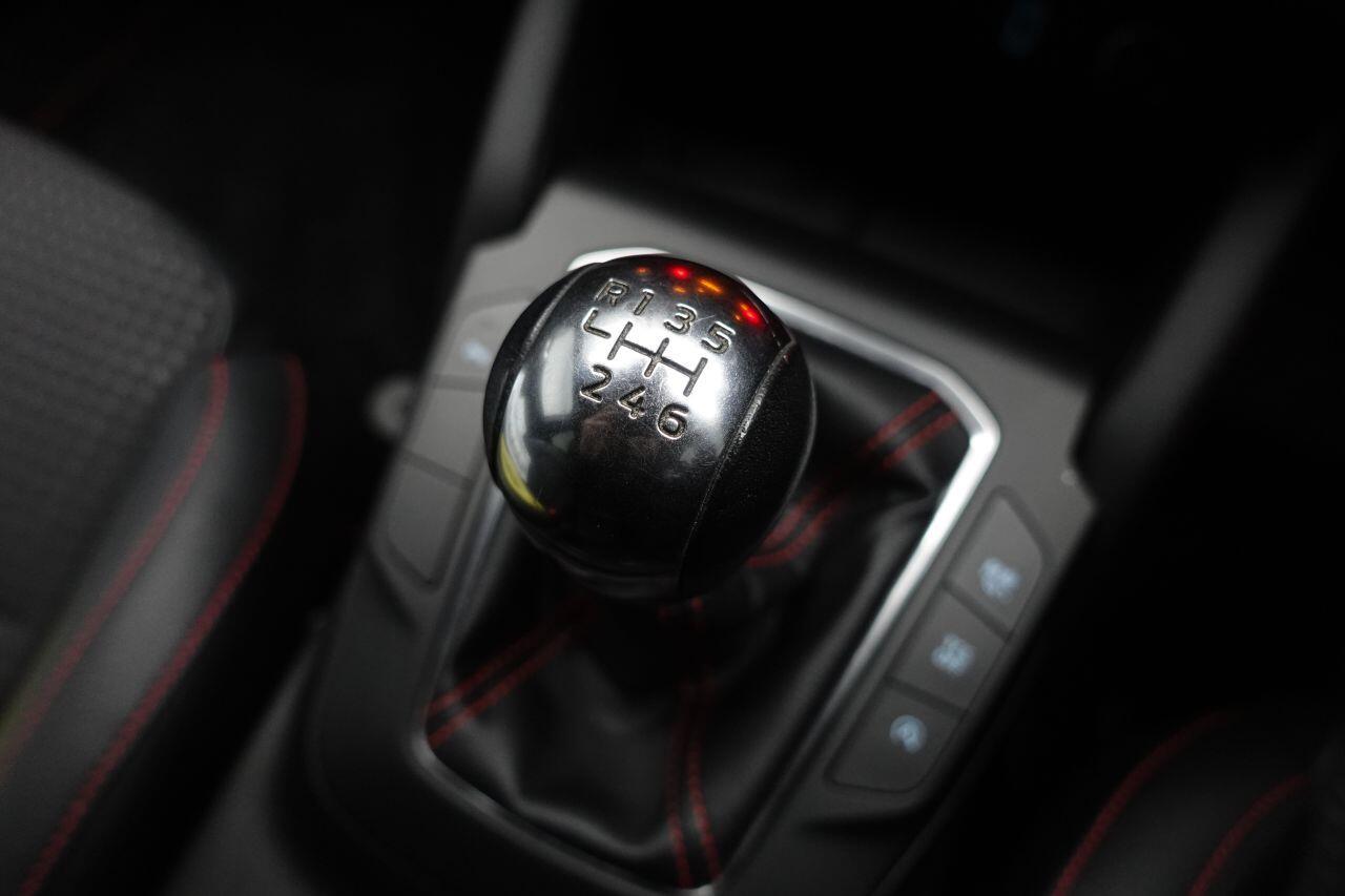 Ford Focus - Image 47