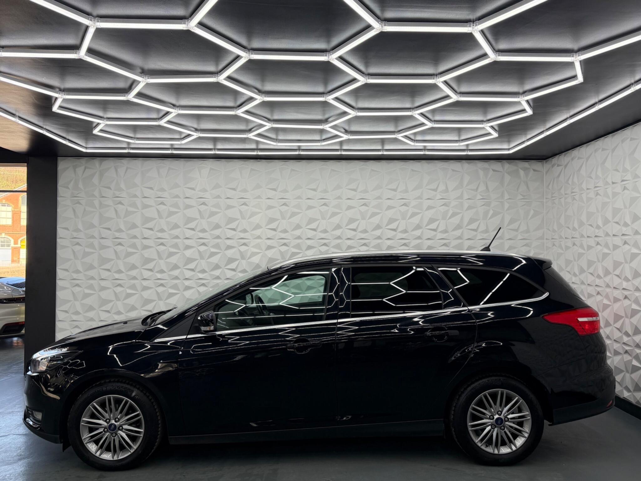 Ford Focus - Image 8