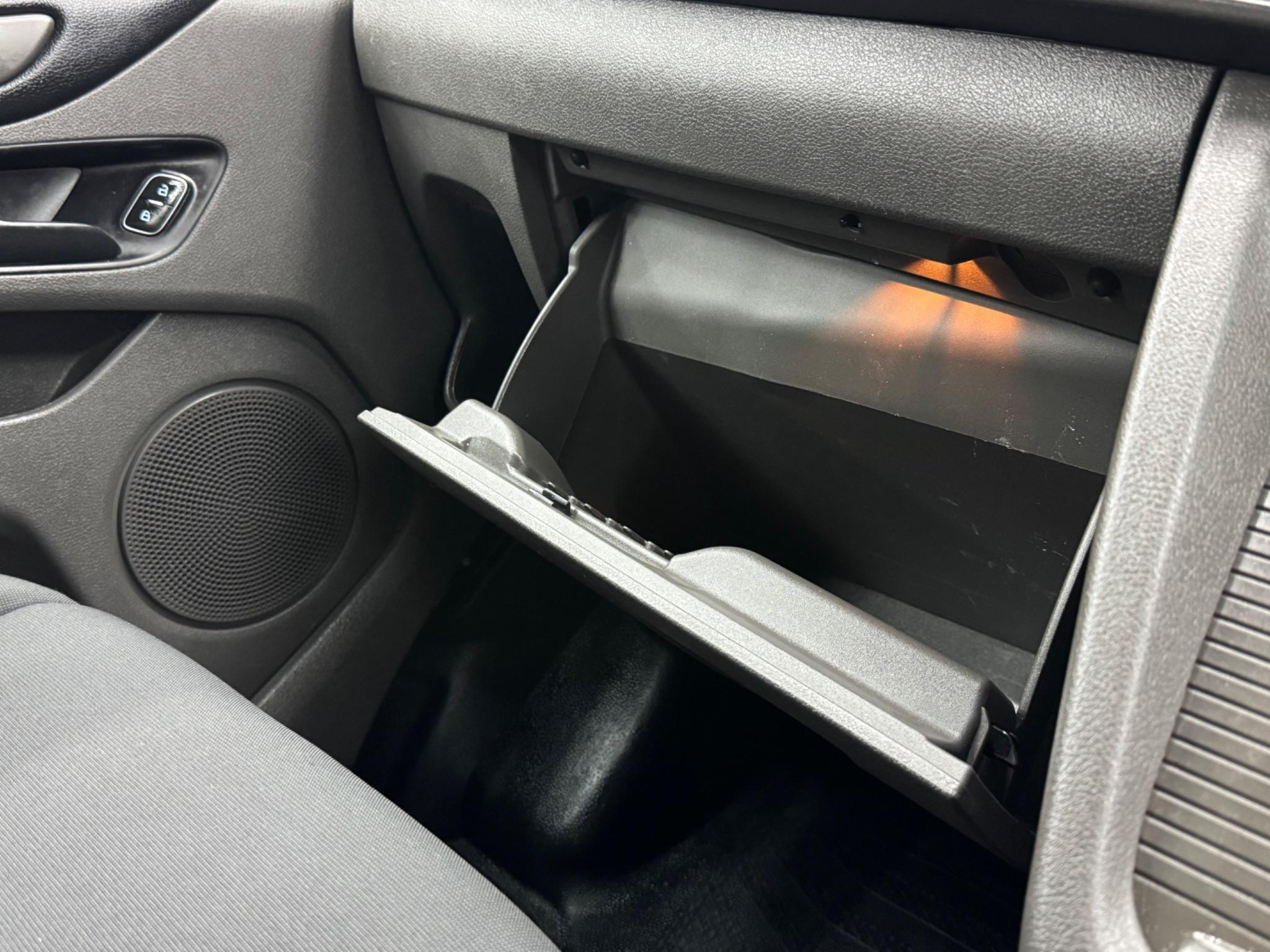 Ford TOURNEO CUSTOM - Image 37