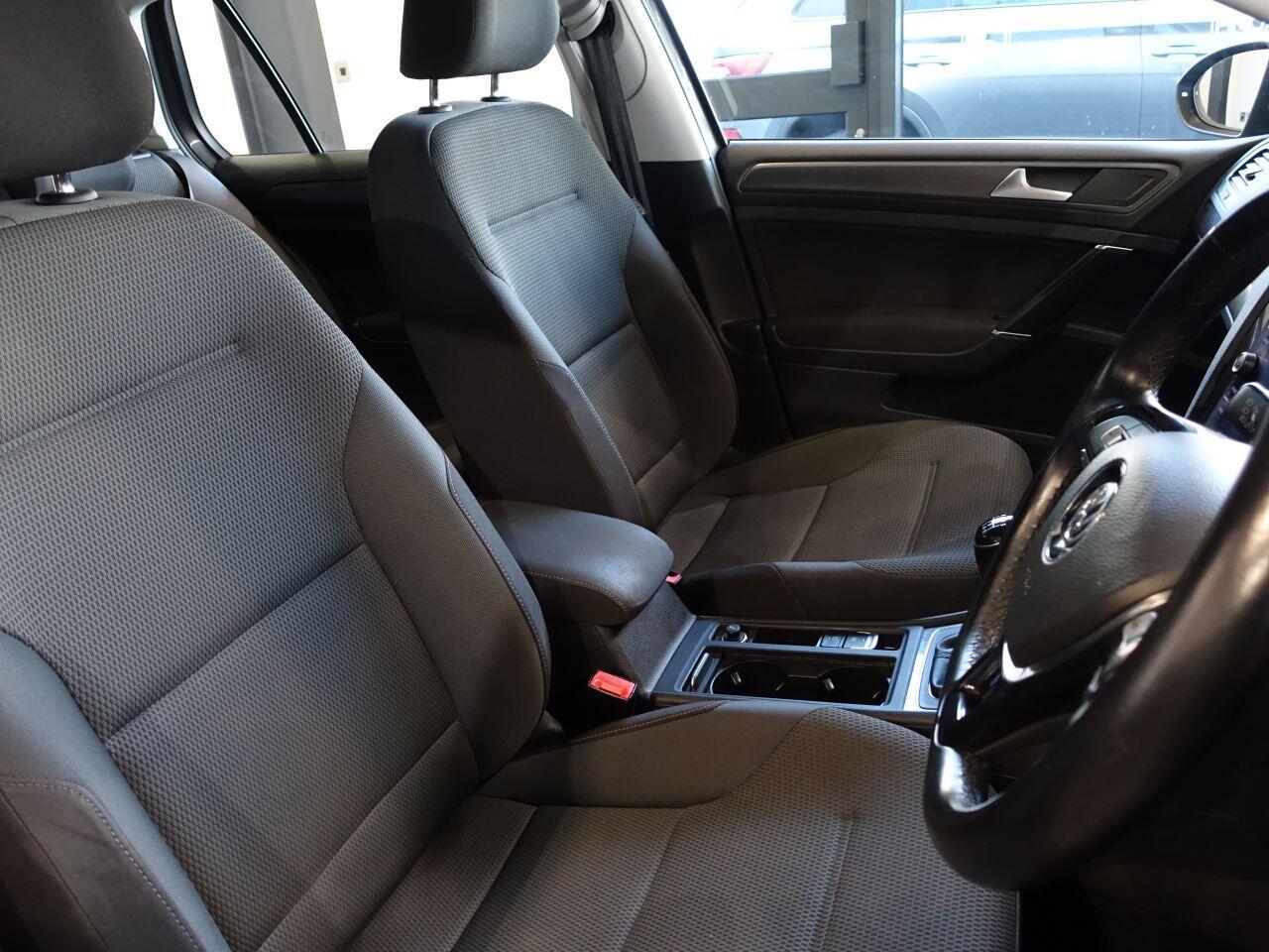 Volkswagen Golf - Image 19