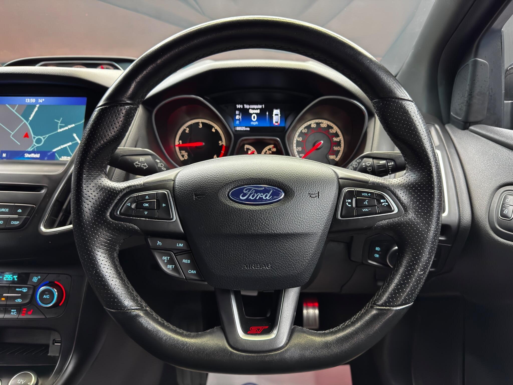 Ford Focus - Image 19