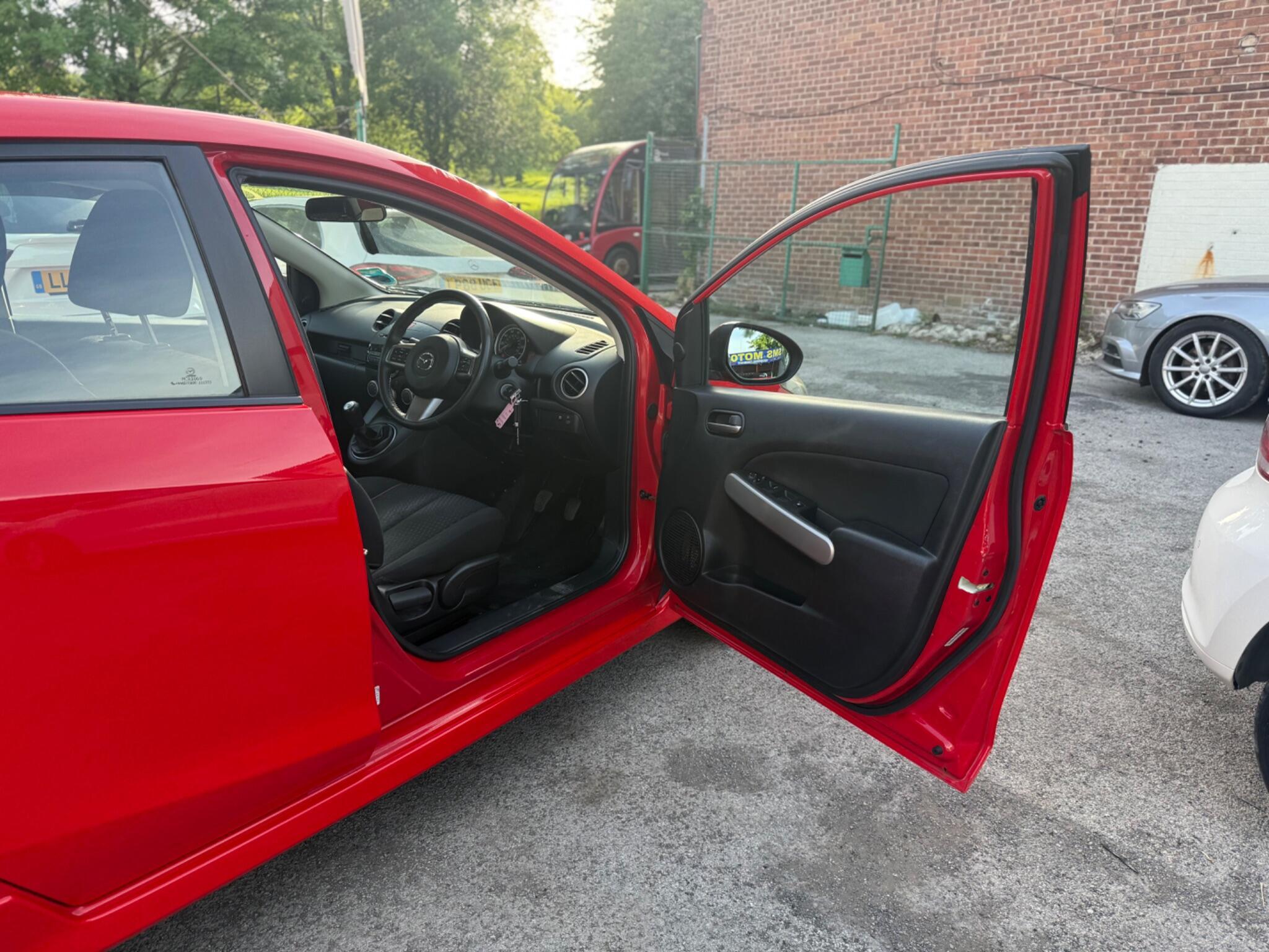 Mazda MAZDA2 - Image 17