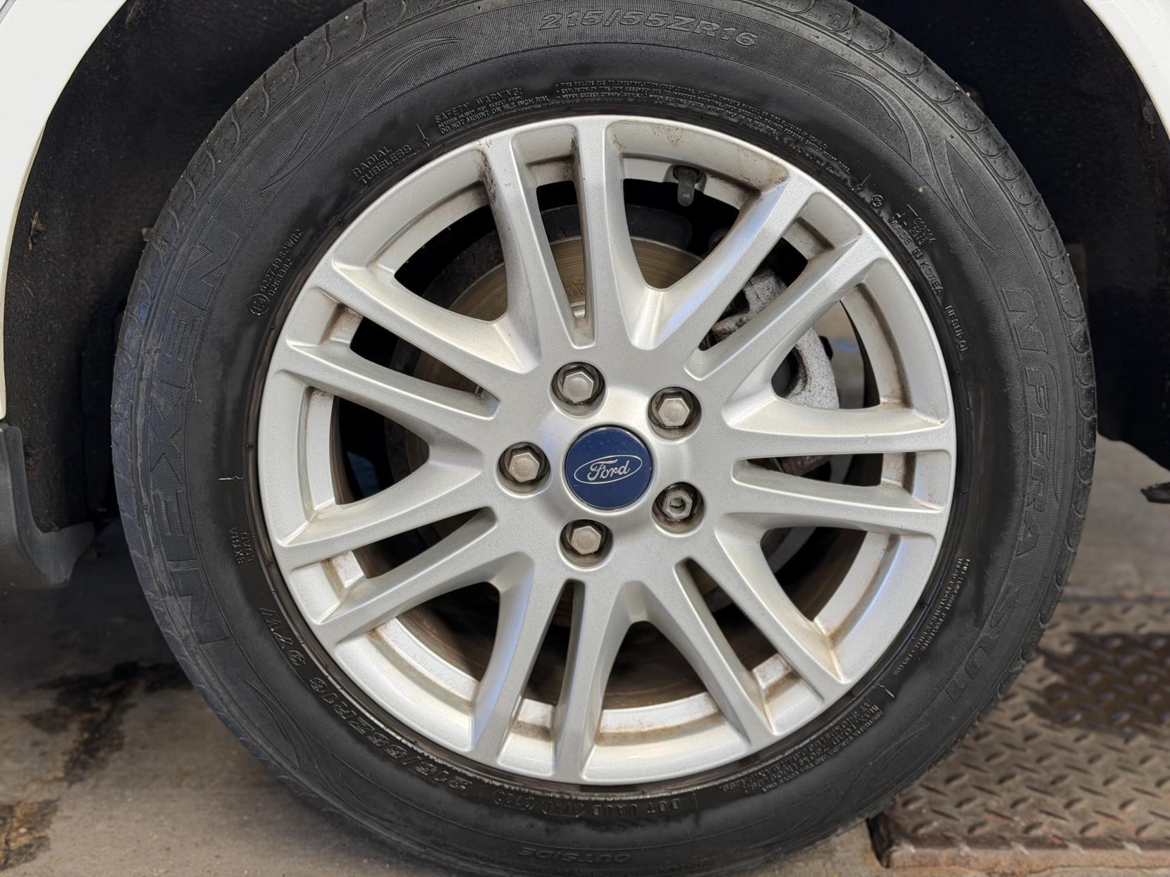 Ford Focus - Image 18