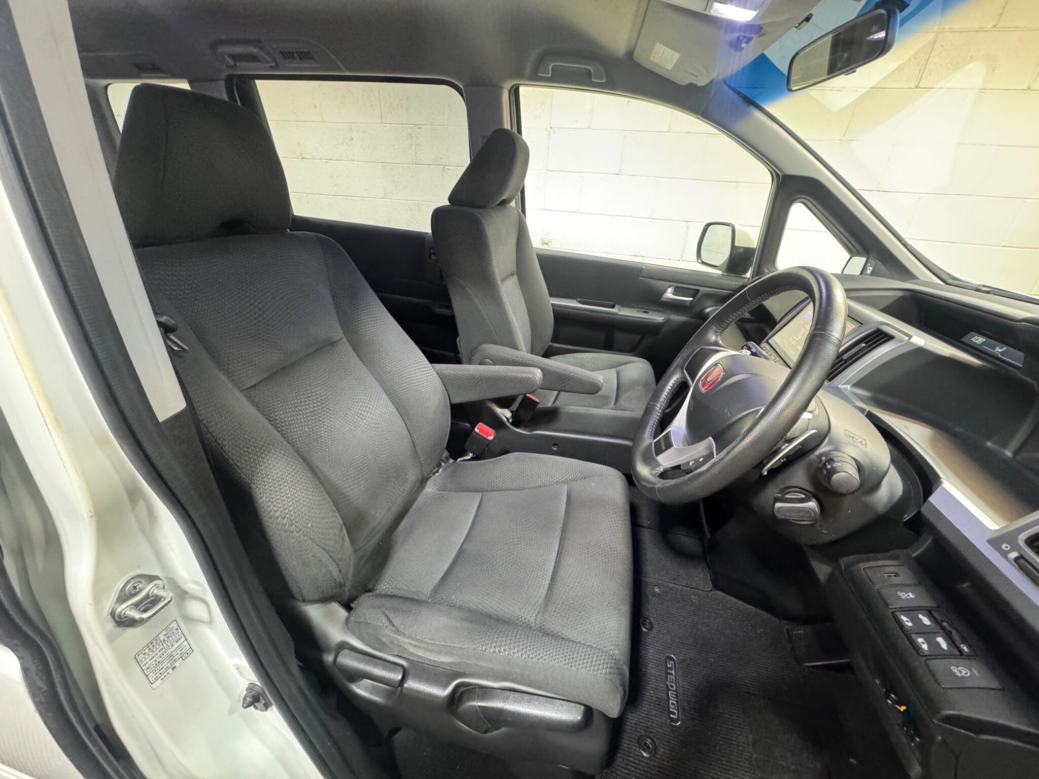 Honda Stepwagon - Image 8