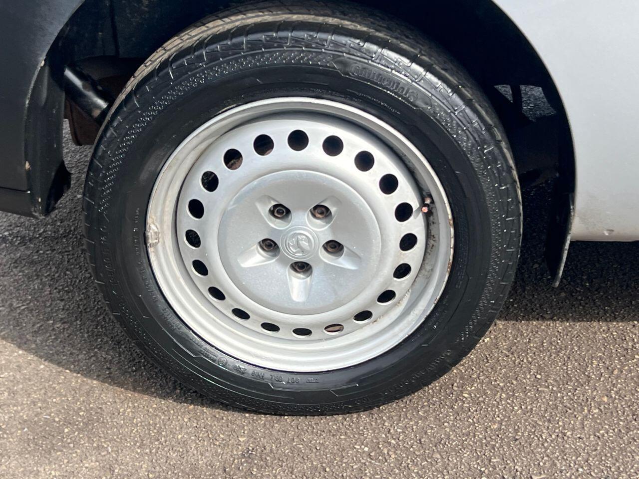 Vauxhall Combo - Image 23