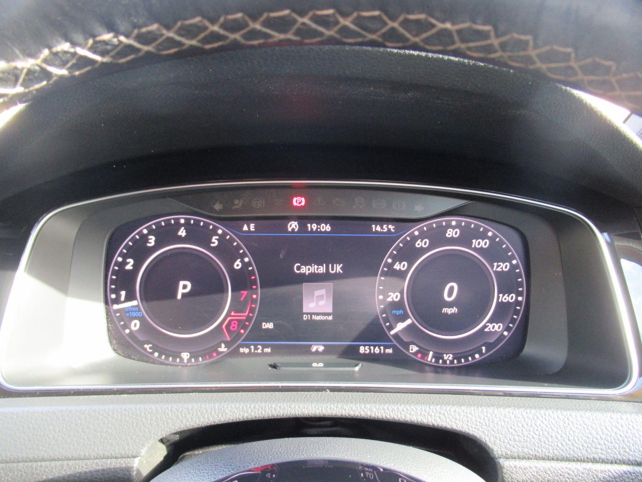 Volkswagen Golf - Image 29