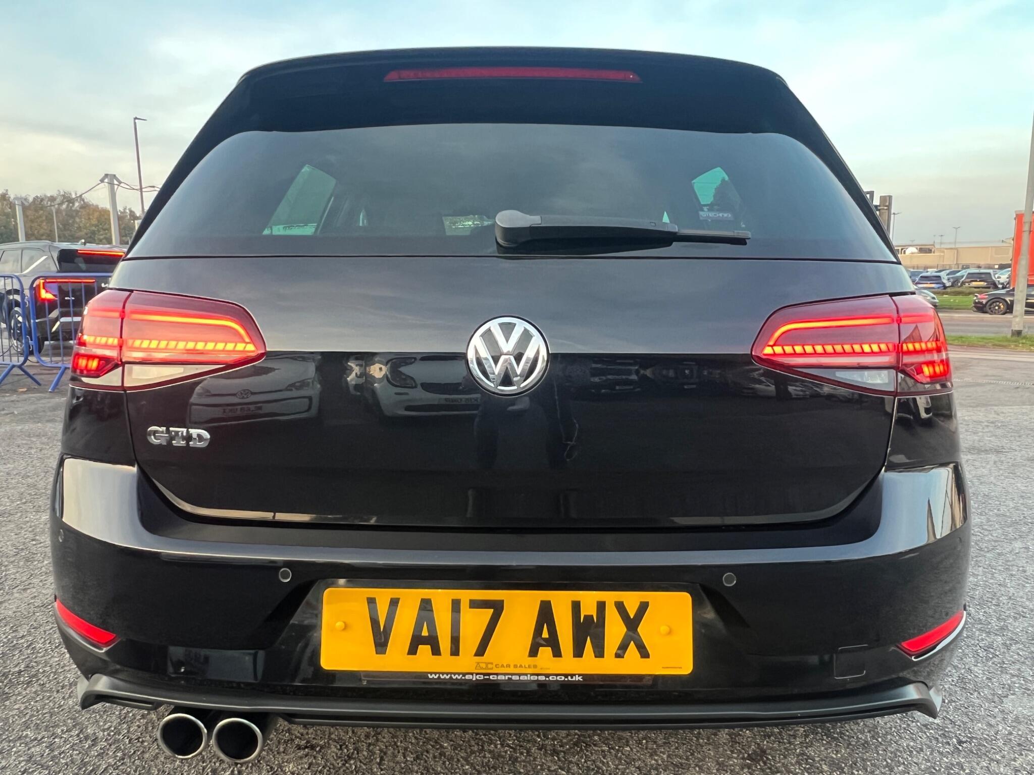 Volkswagen Golf - Image 8