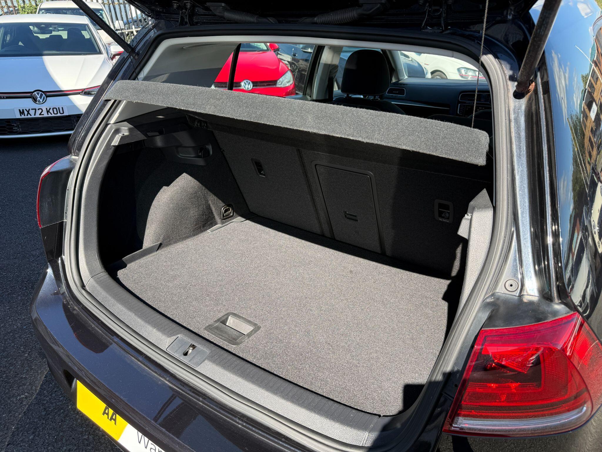 Volkswagen Golf - Image 74