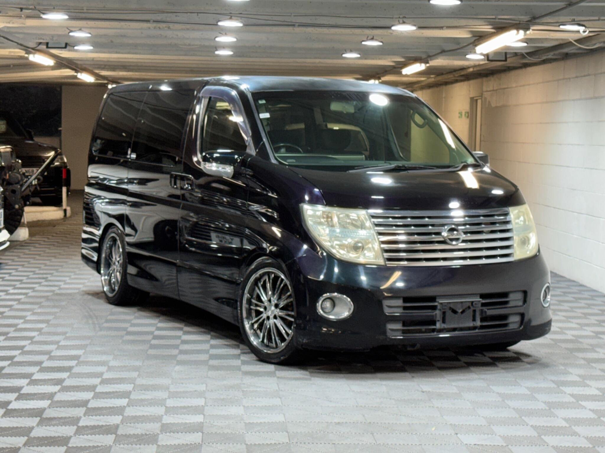 Nissan Elgrand - Image 14