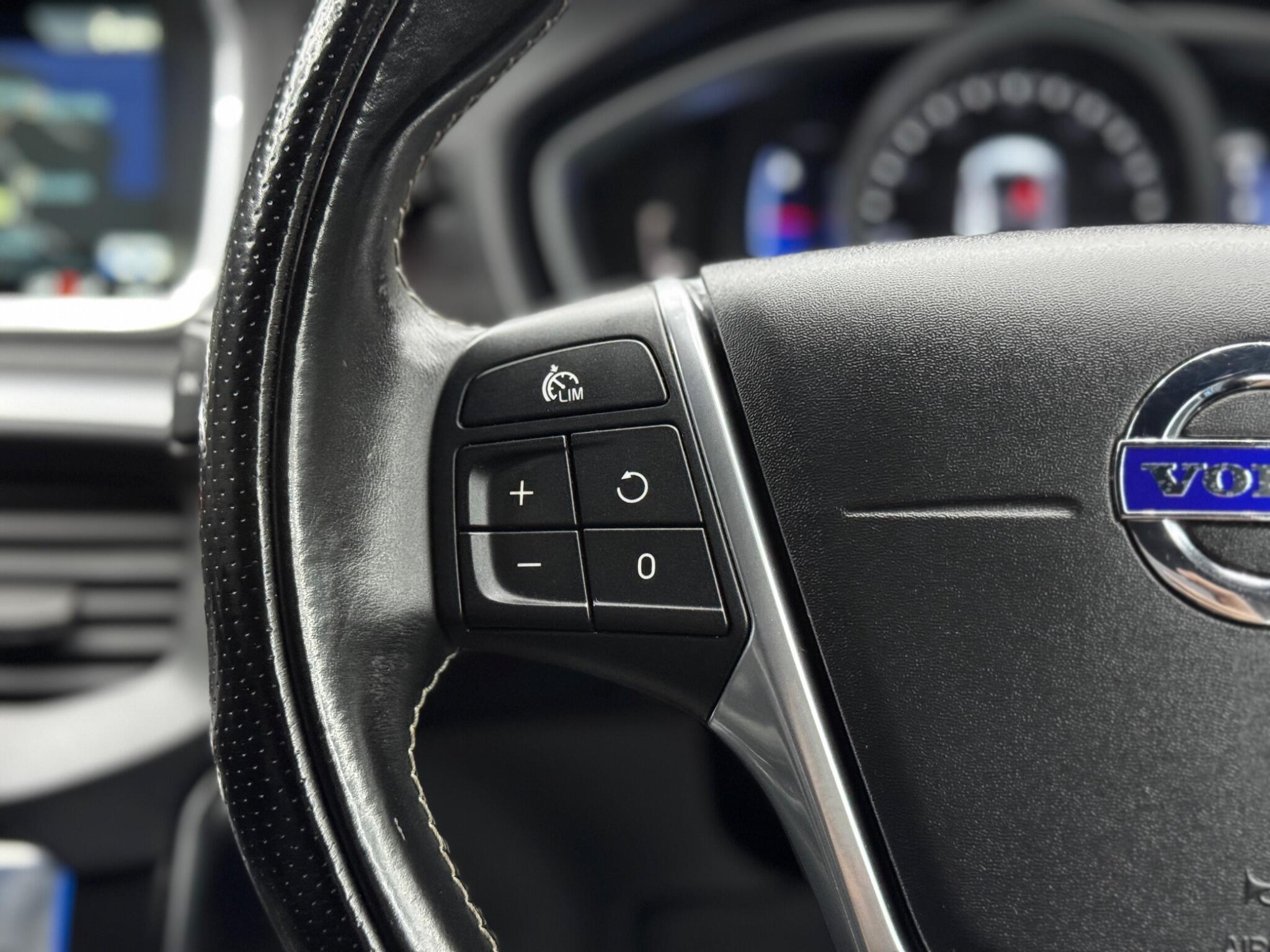 Volvo V40 - Image 20