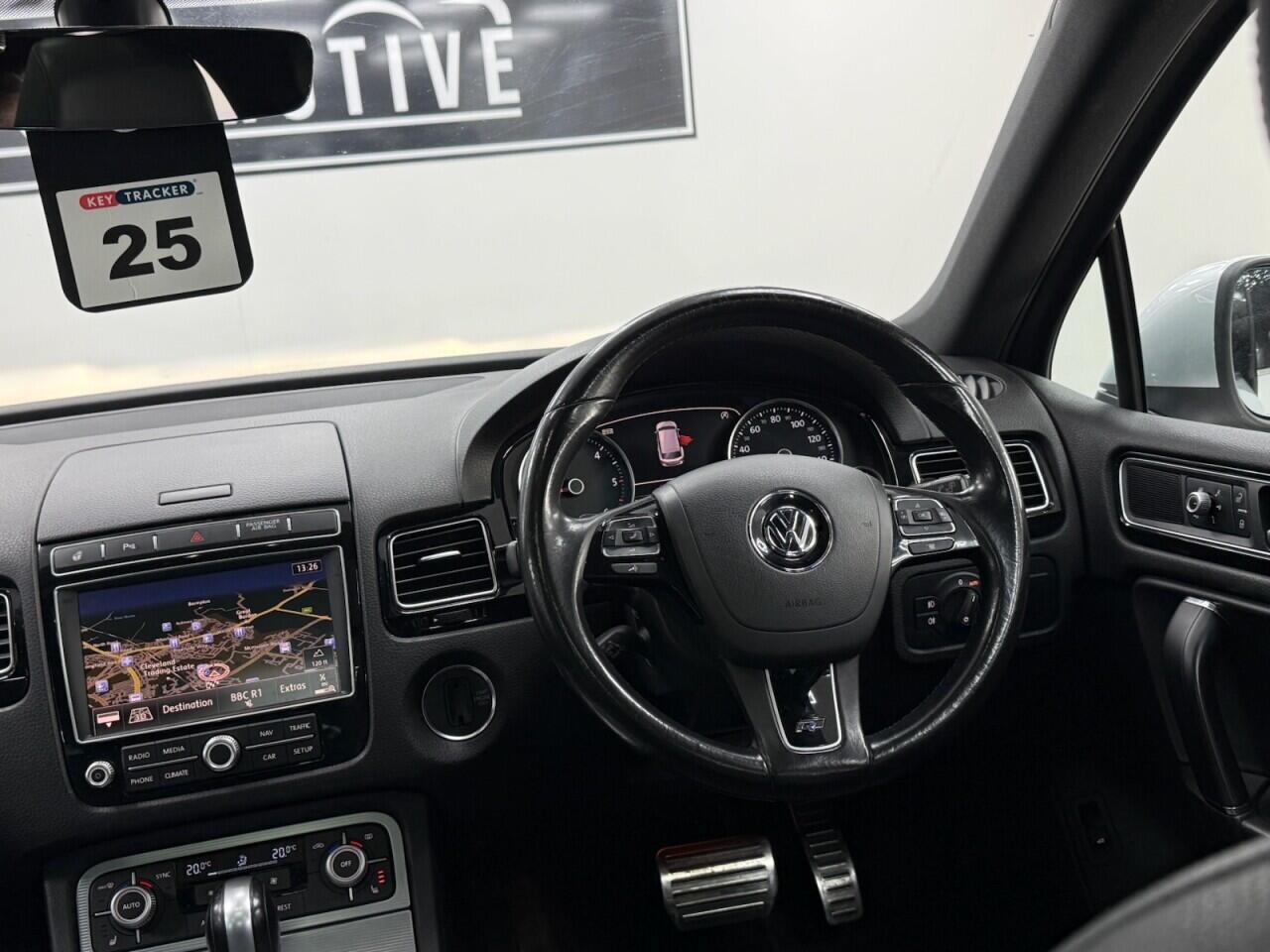 Volkswagen Touareg - Image 34