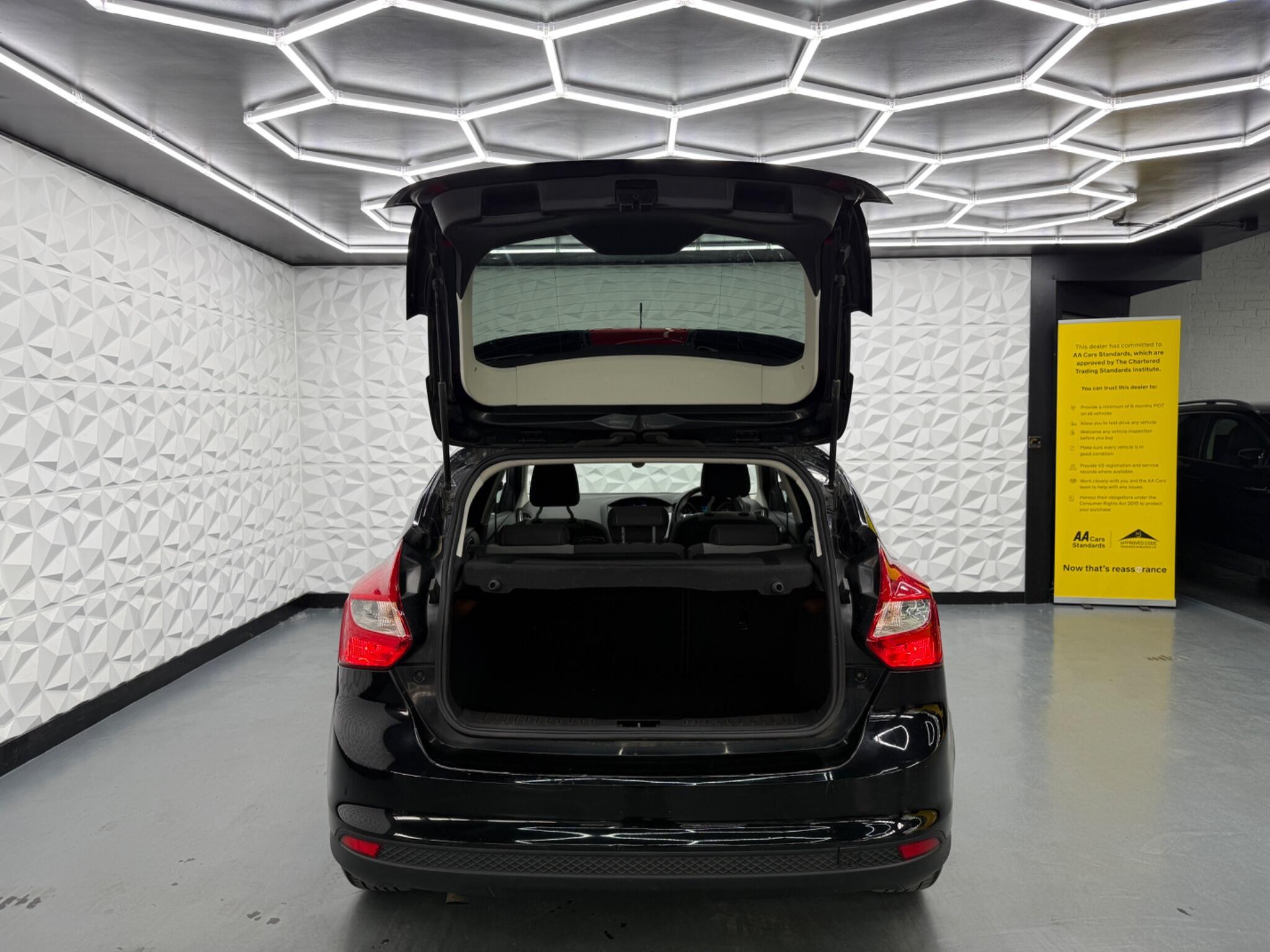 Ford Focus - Image 23