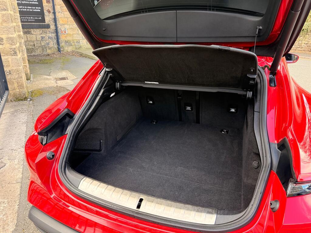 Porsche Taycan - Image 31