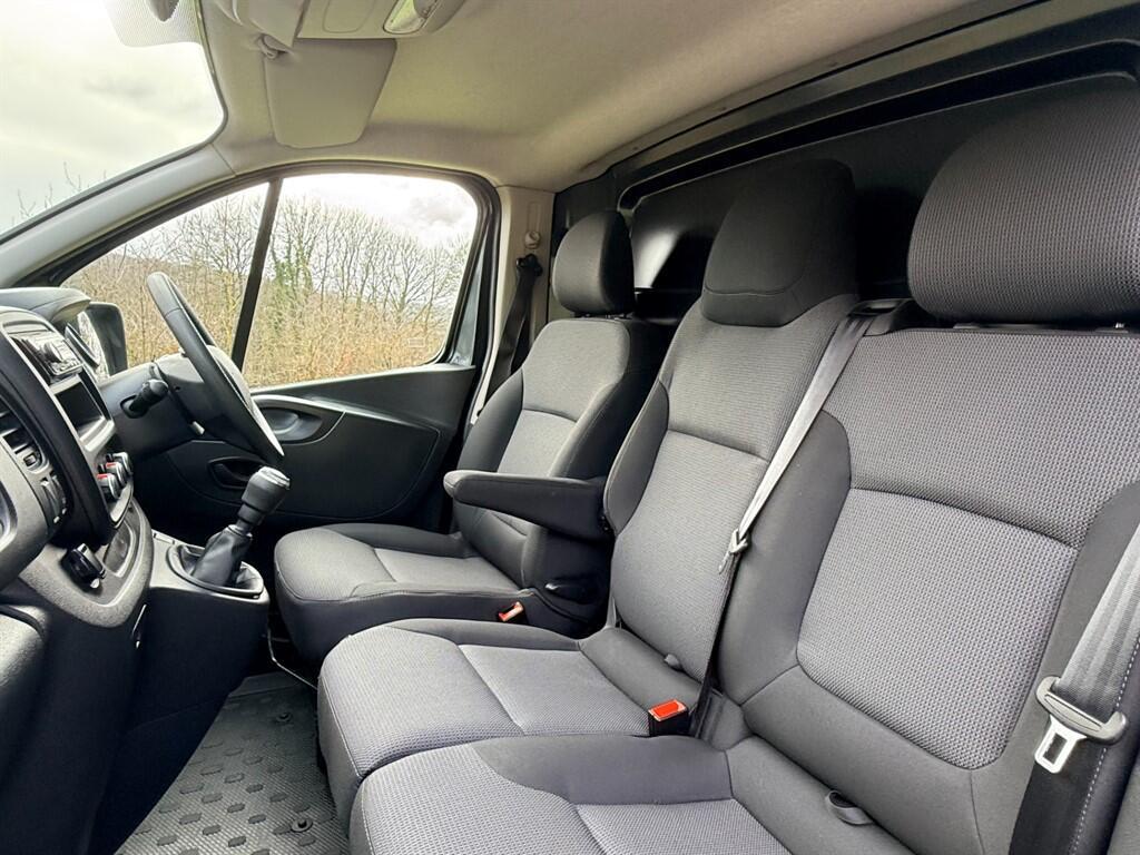 Renault Trafic - Image 32