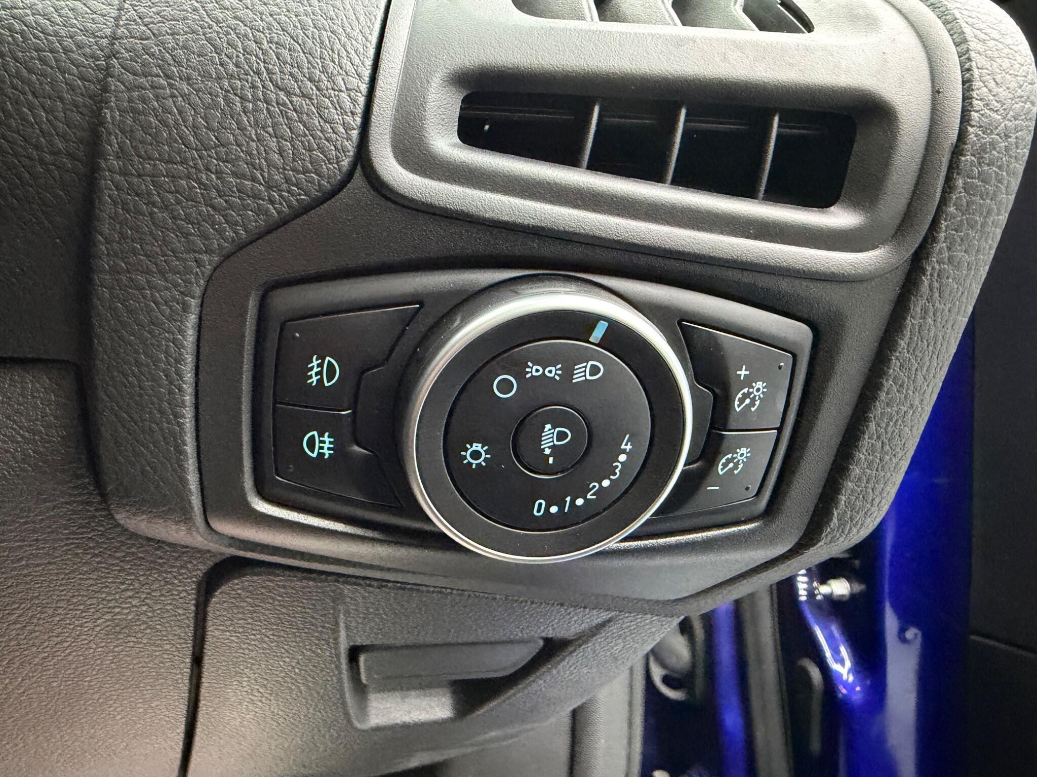 Ford Focus - Image 16