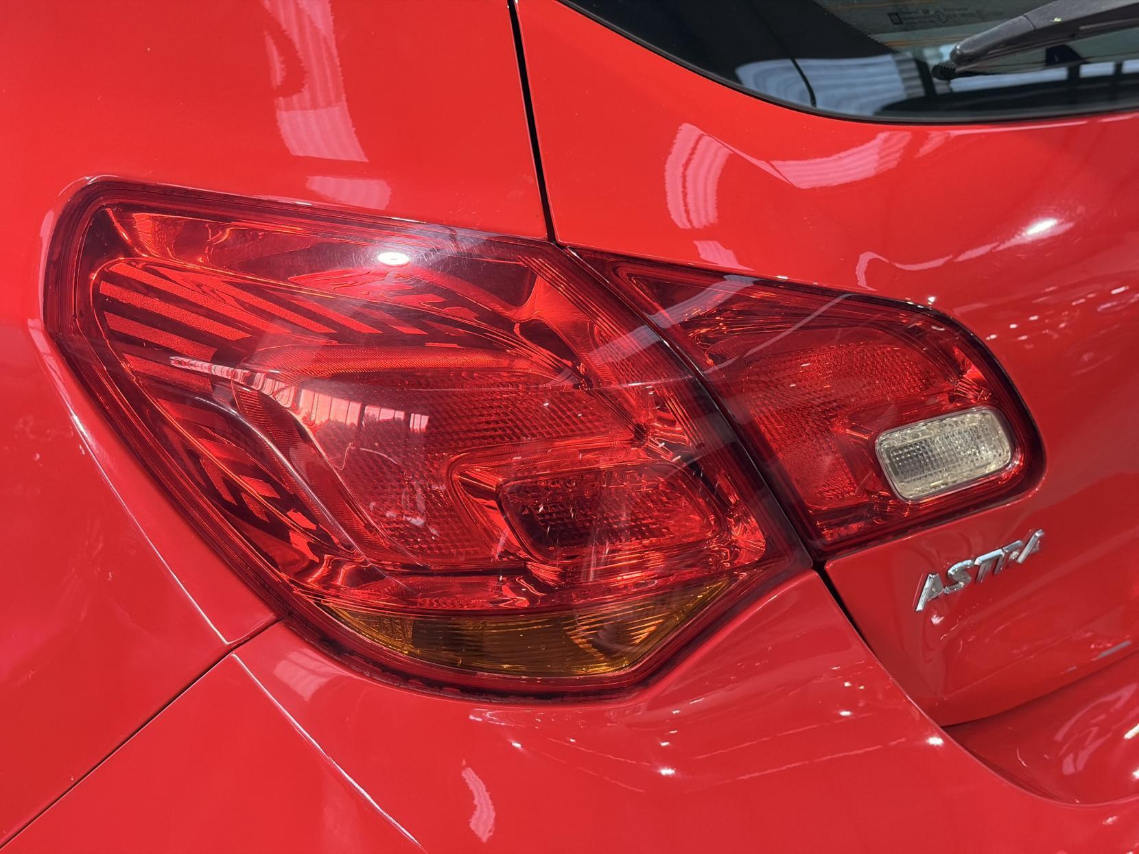 Vauxhall Astra - Image 11