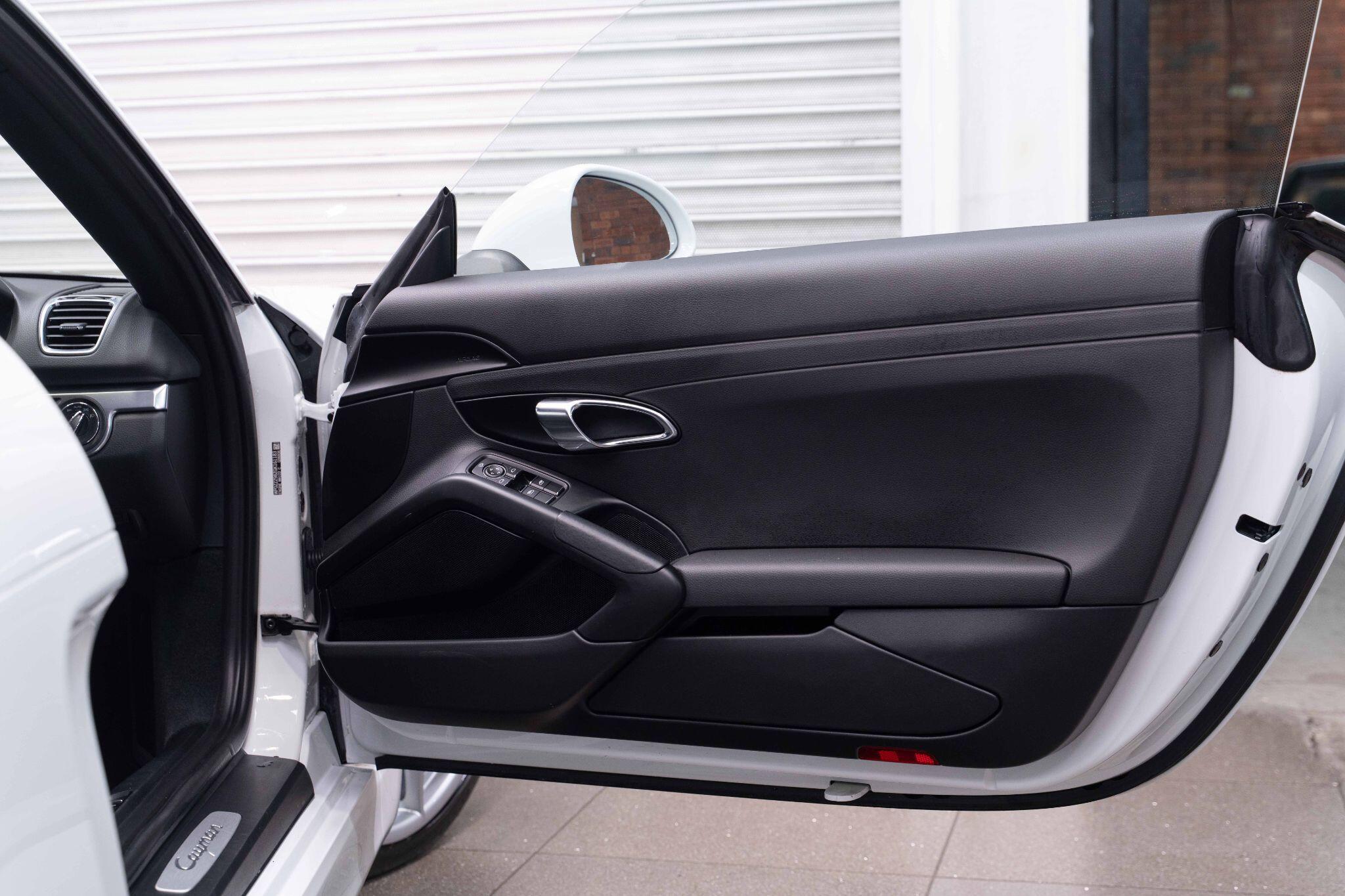 Porsche Cayman - Image 21