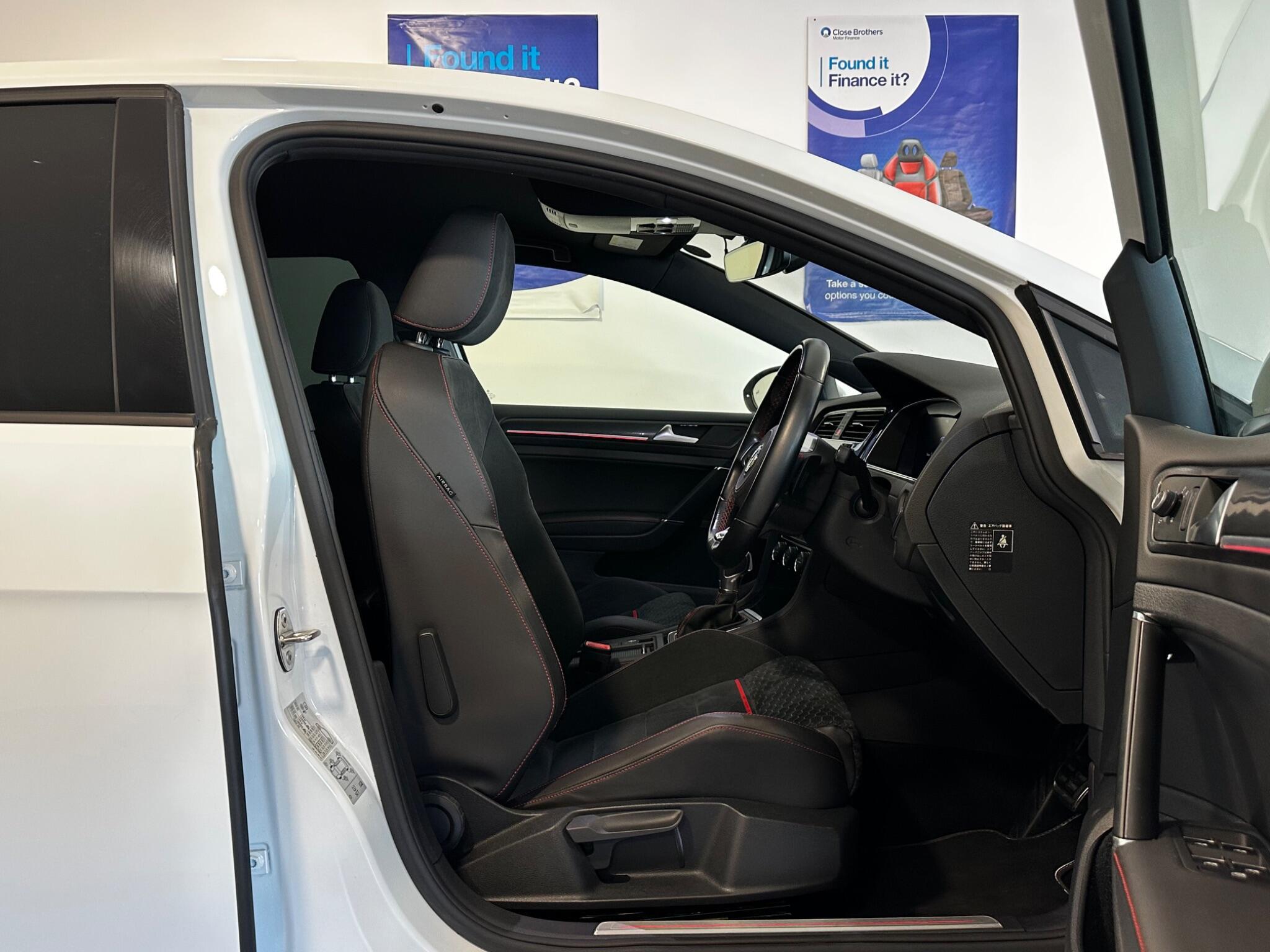 Volkswagen Golf - Image 3