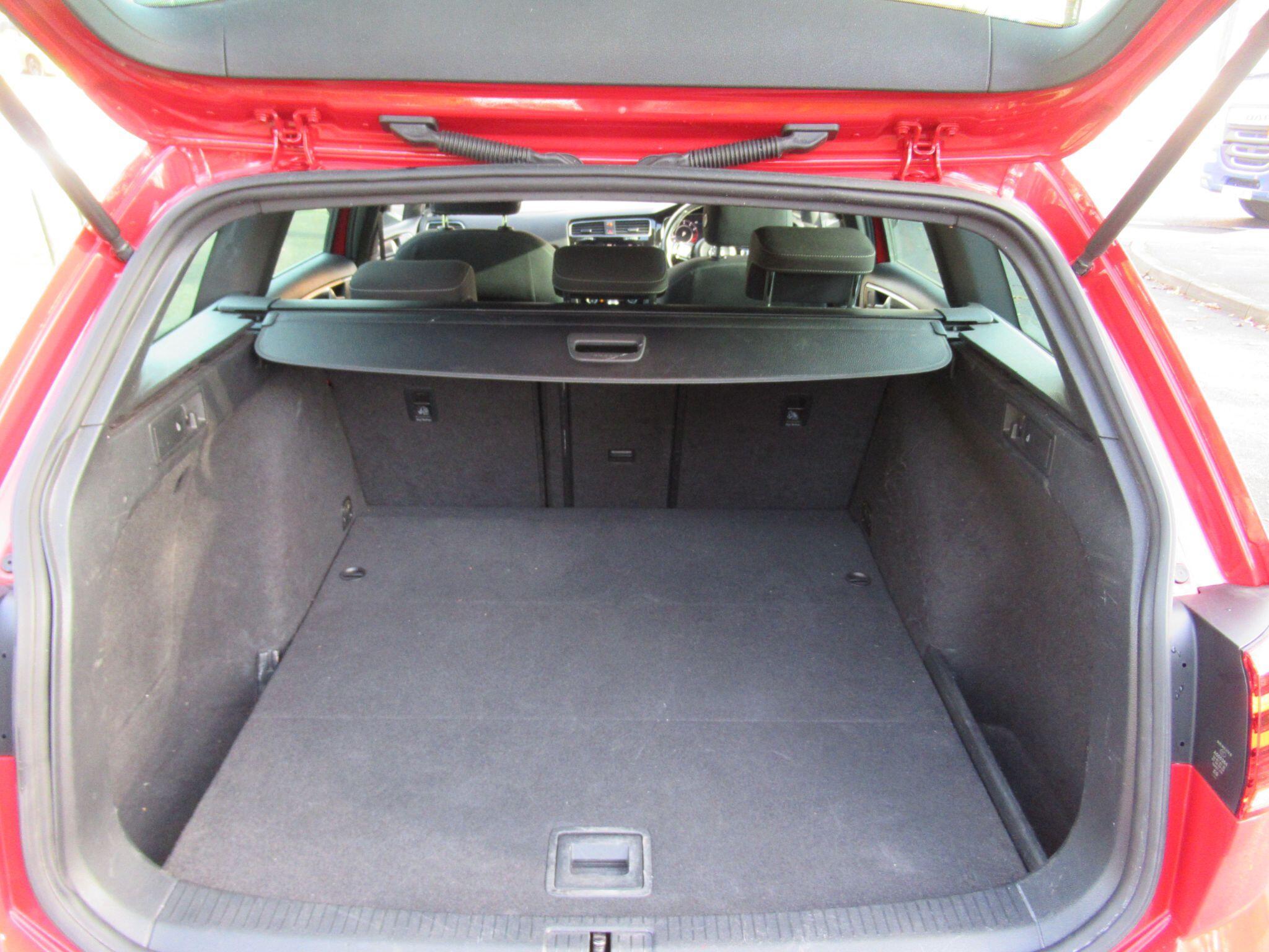 Volkswagen Golf - Image 22