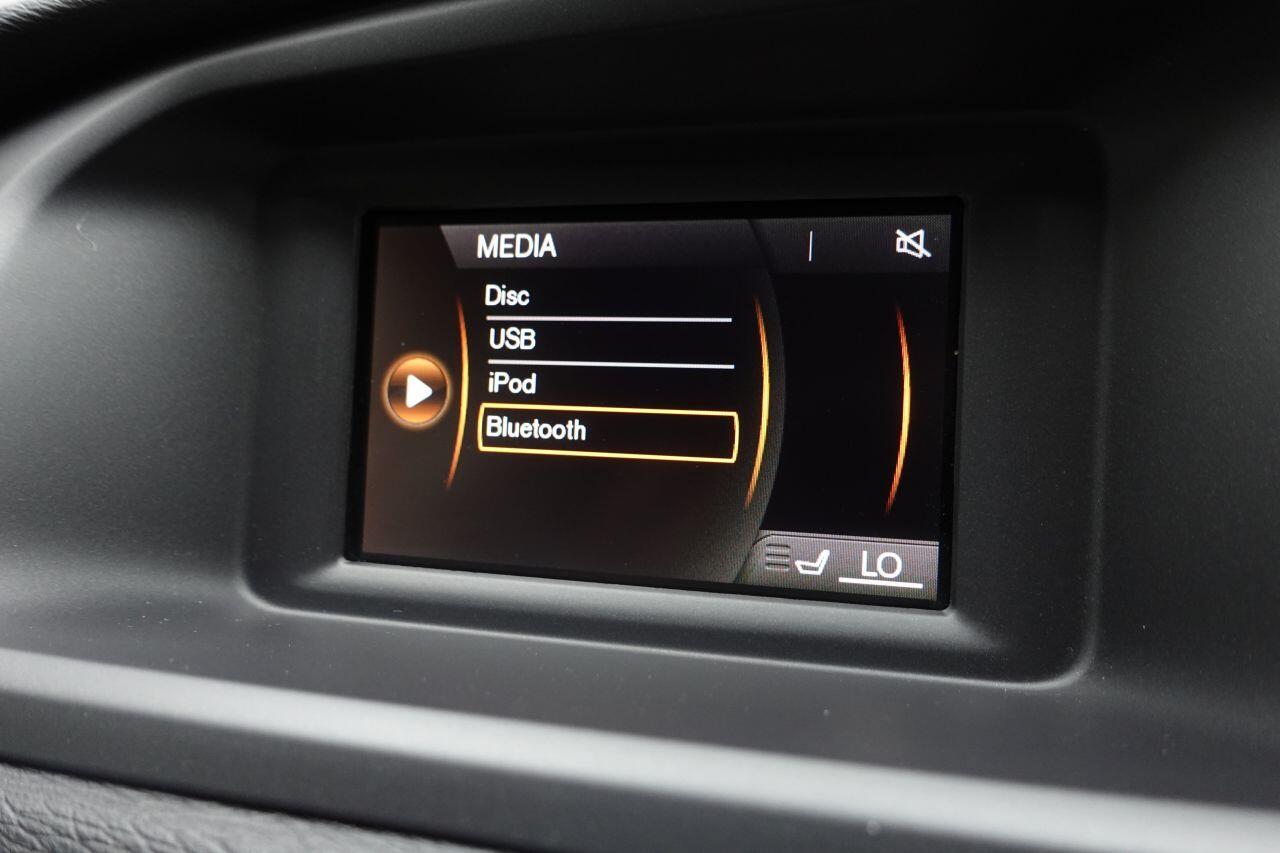 Volvo V40 CROSS COUNTRY - Image 2