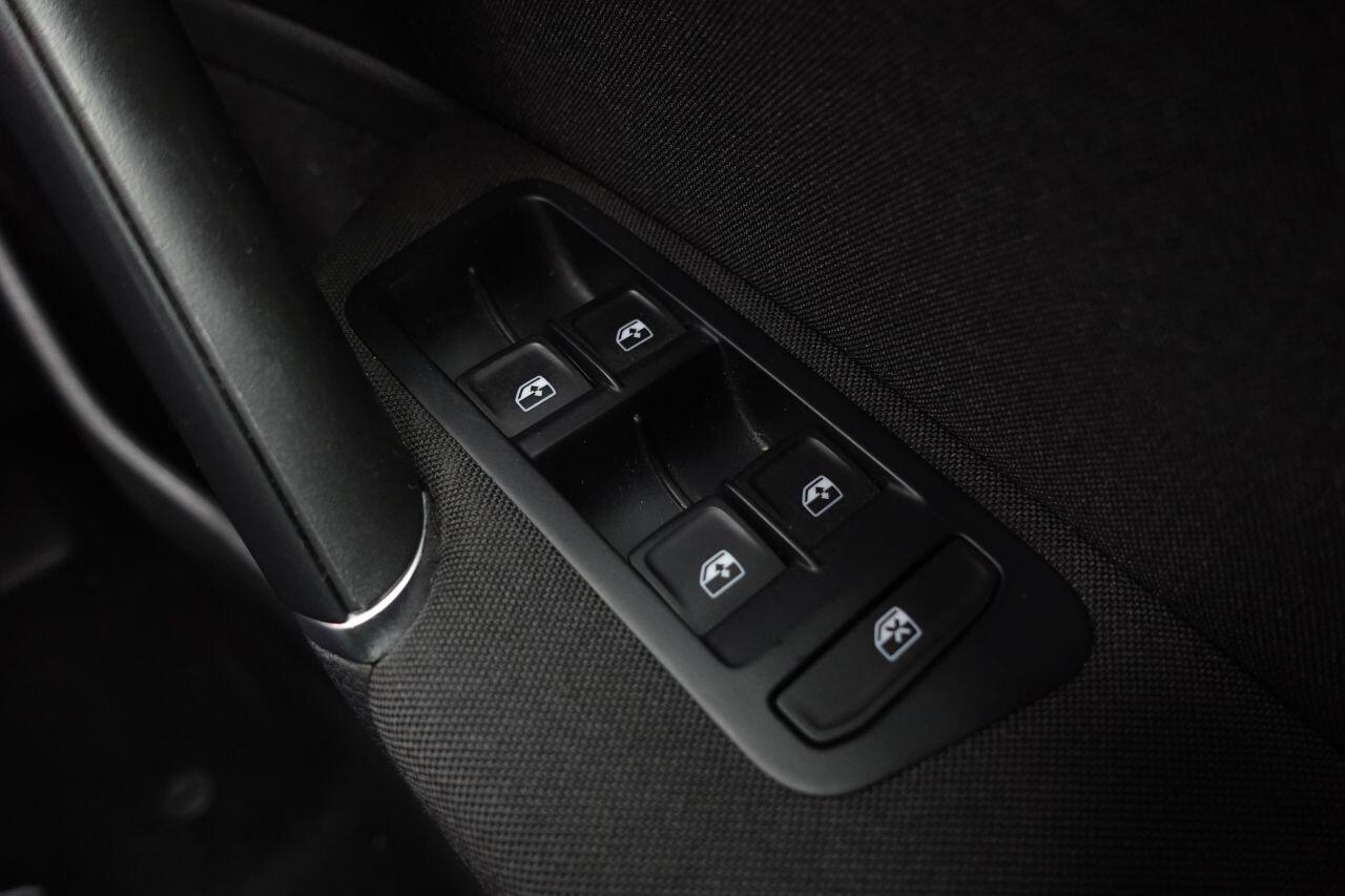 Volkswagen Golf - Image 51