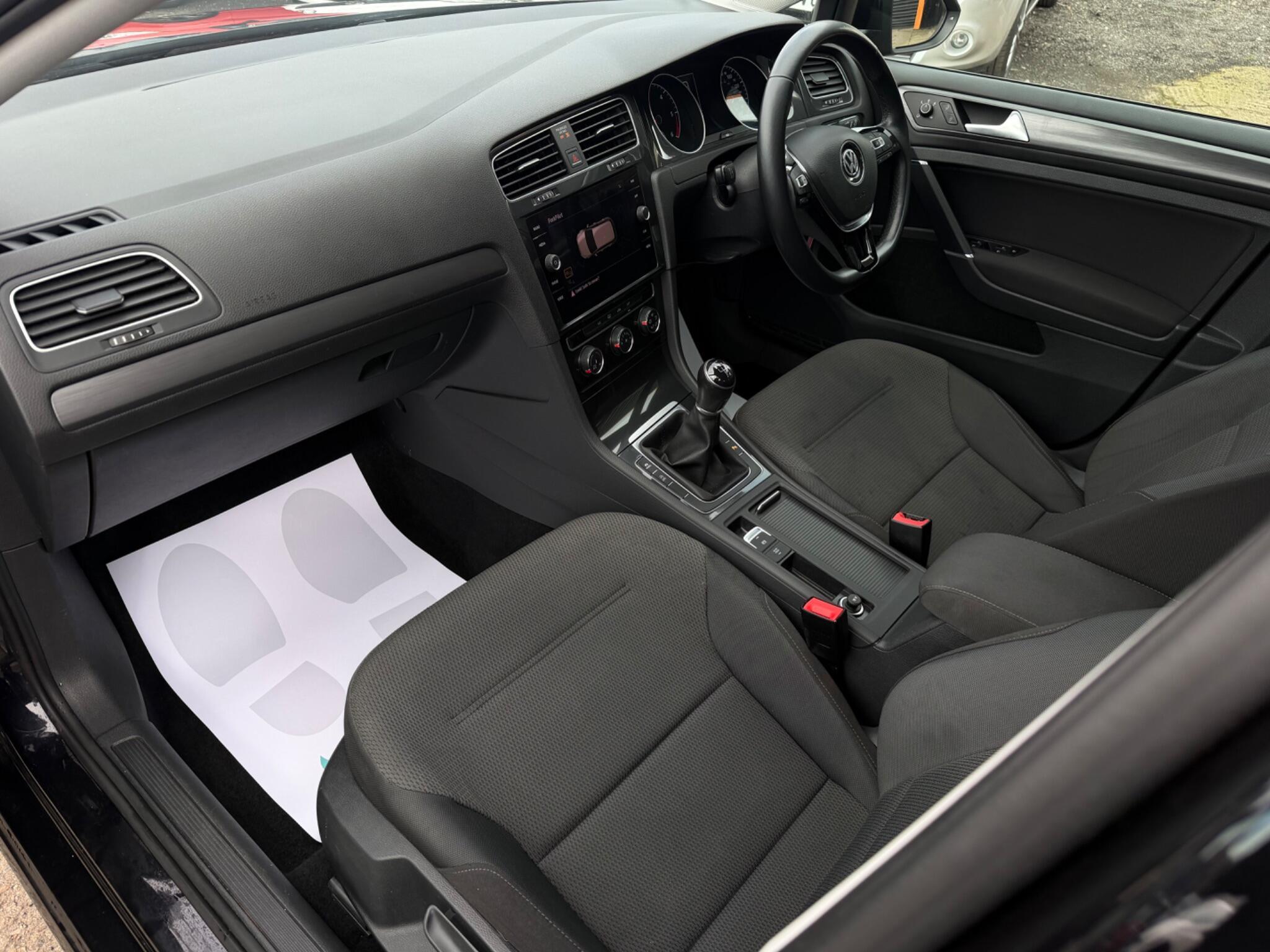 Volkswagen Golf - Image 12