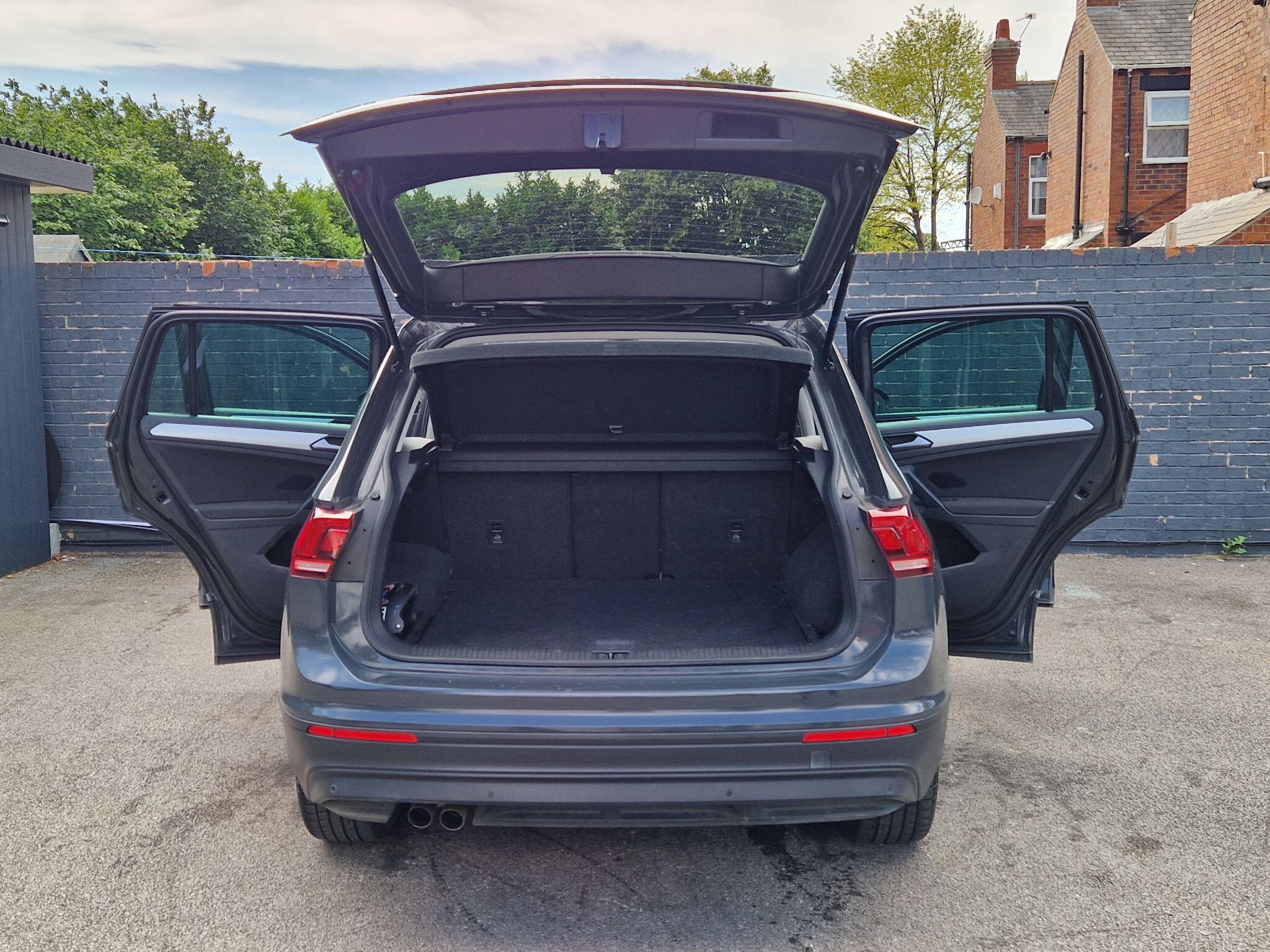 Volkswagen Tiguan - Image 20
