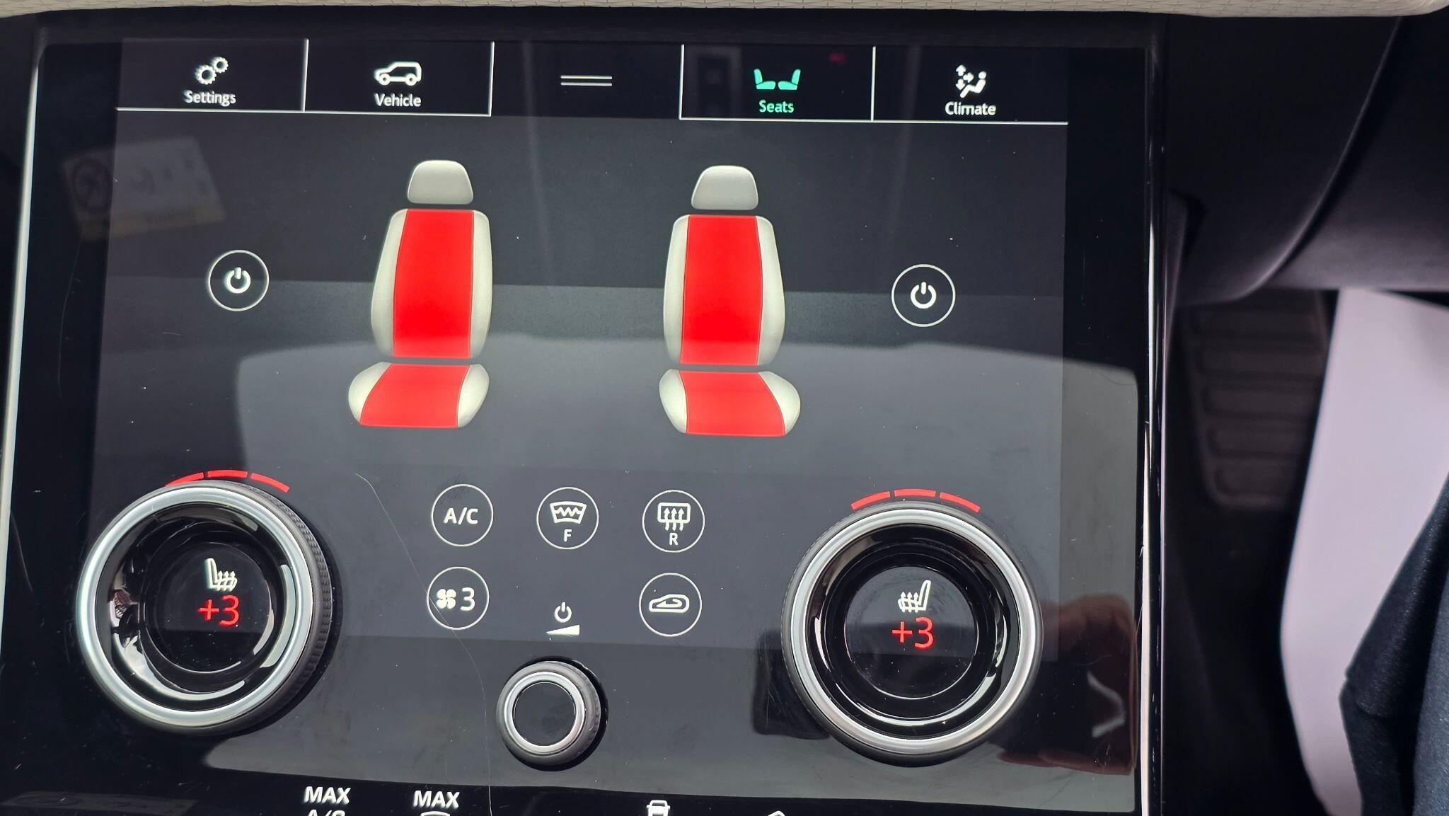 Land Rover Range Rover Velar - Image 40