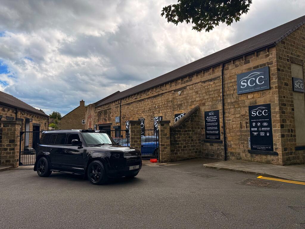 Land Rover Defender 110 - Image 15