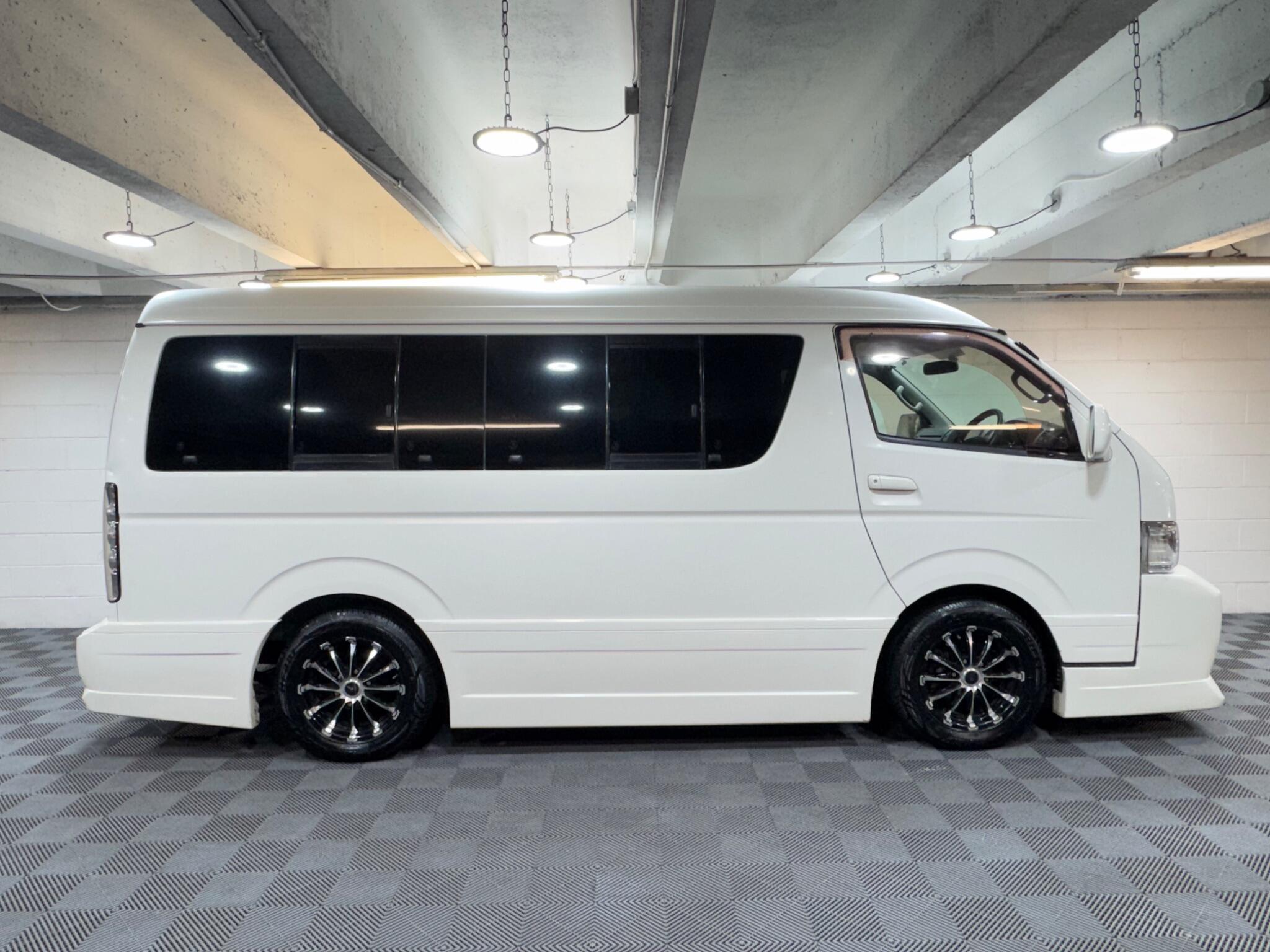 Toyota Hiace - Image 4
