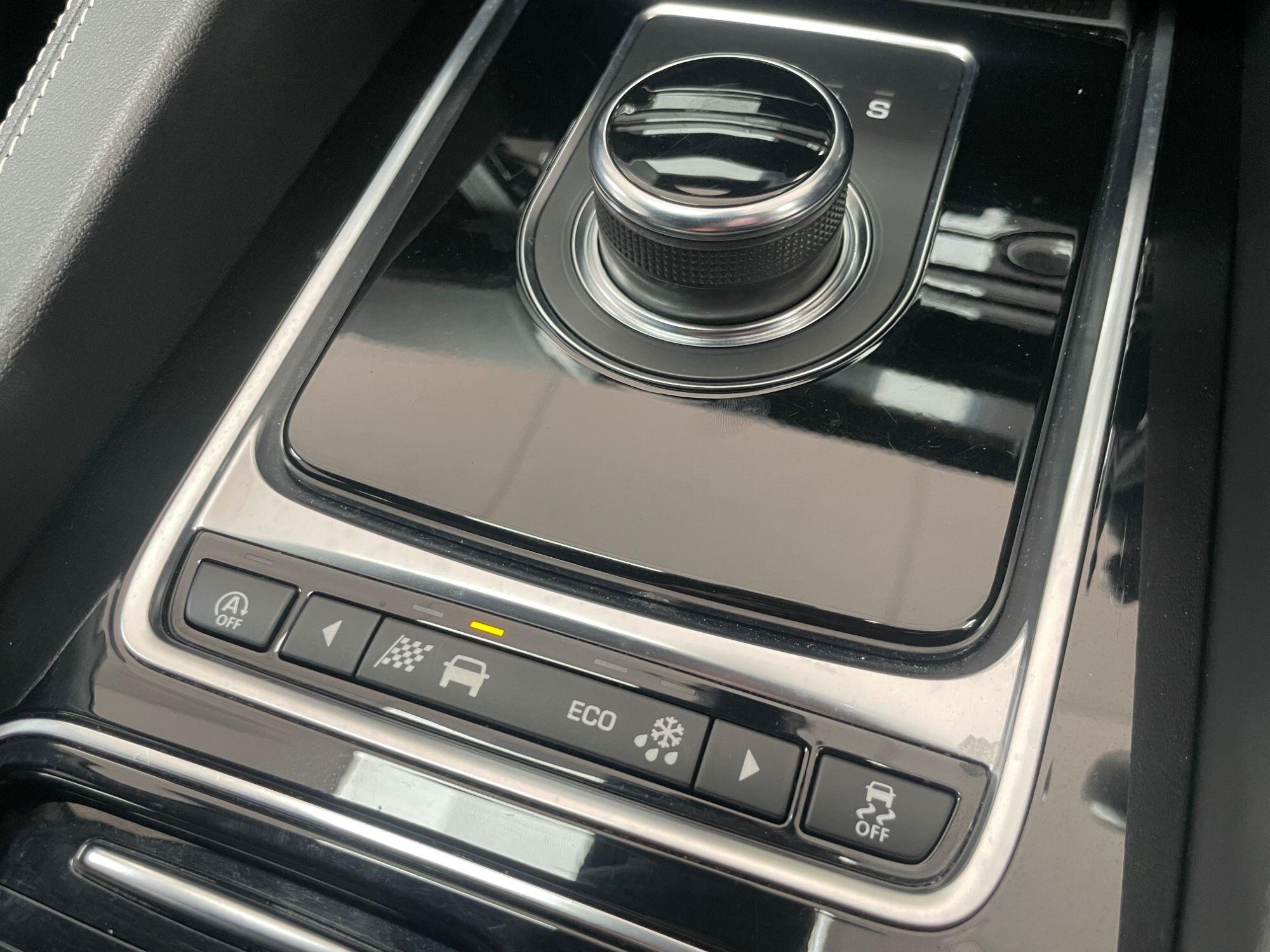 Jaguar F-Pace - Image 37