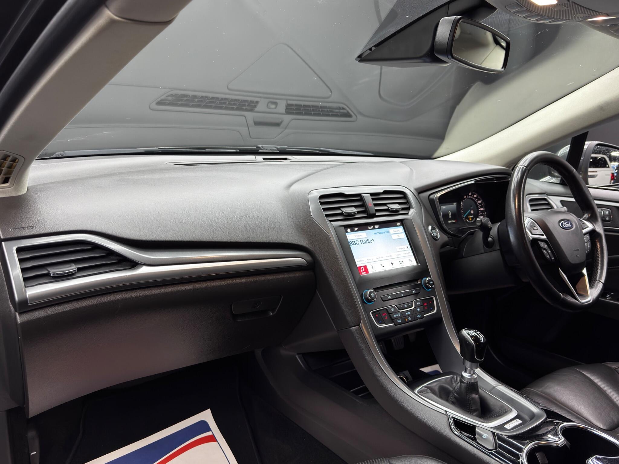 Ford Mondeo - Image 11