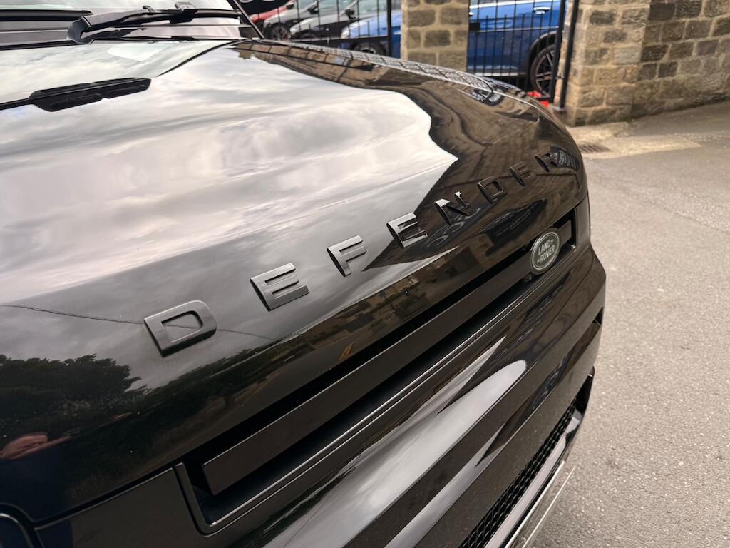 Land Rover Defender 110 - Image 17