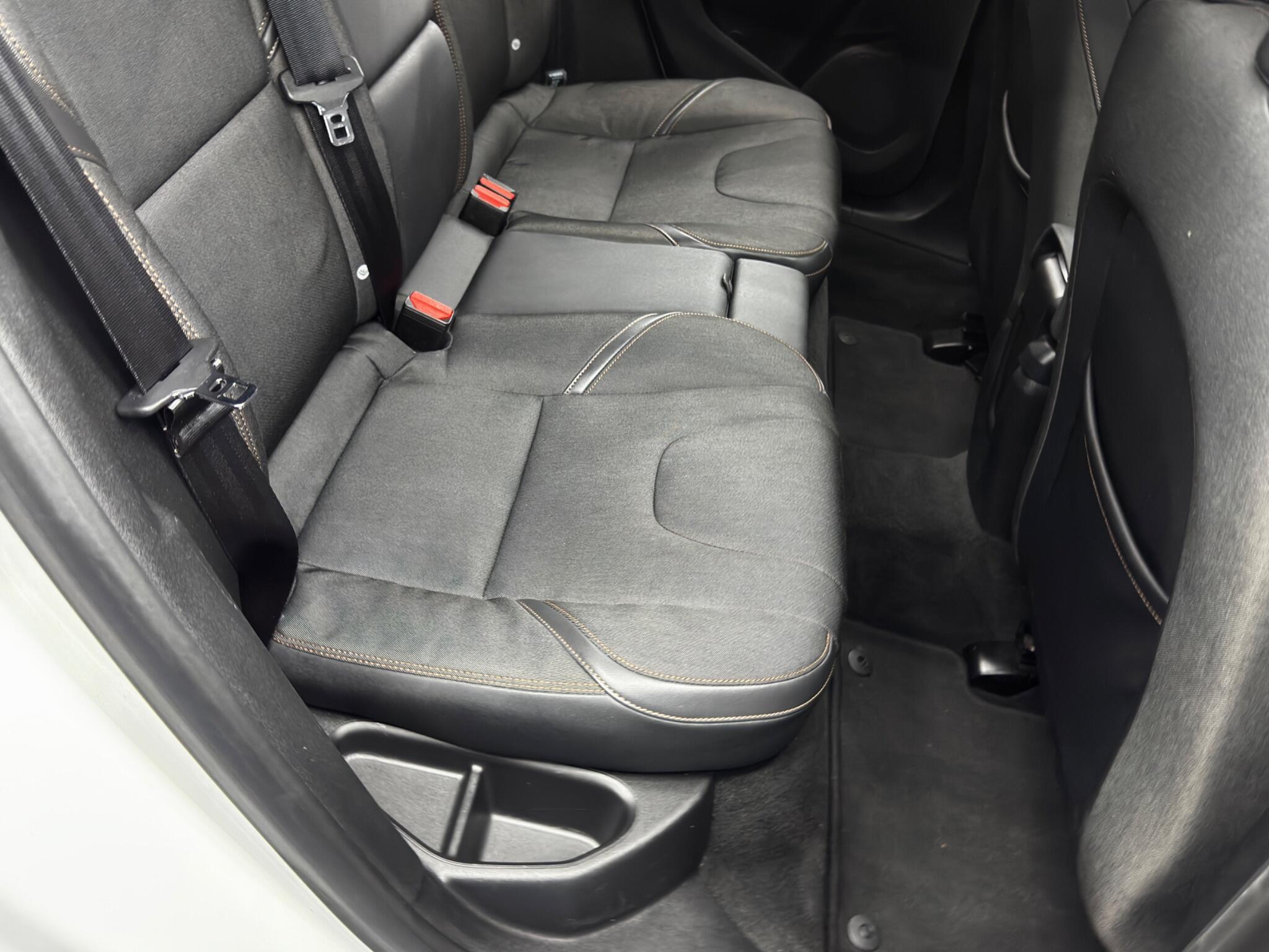 Volvo V40 CROSS COUNTRY - Image 16