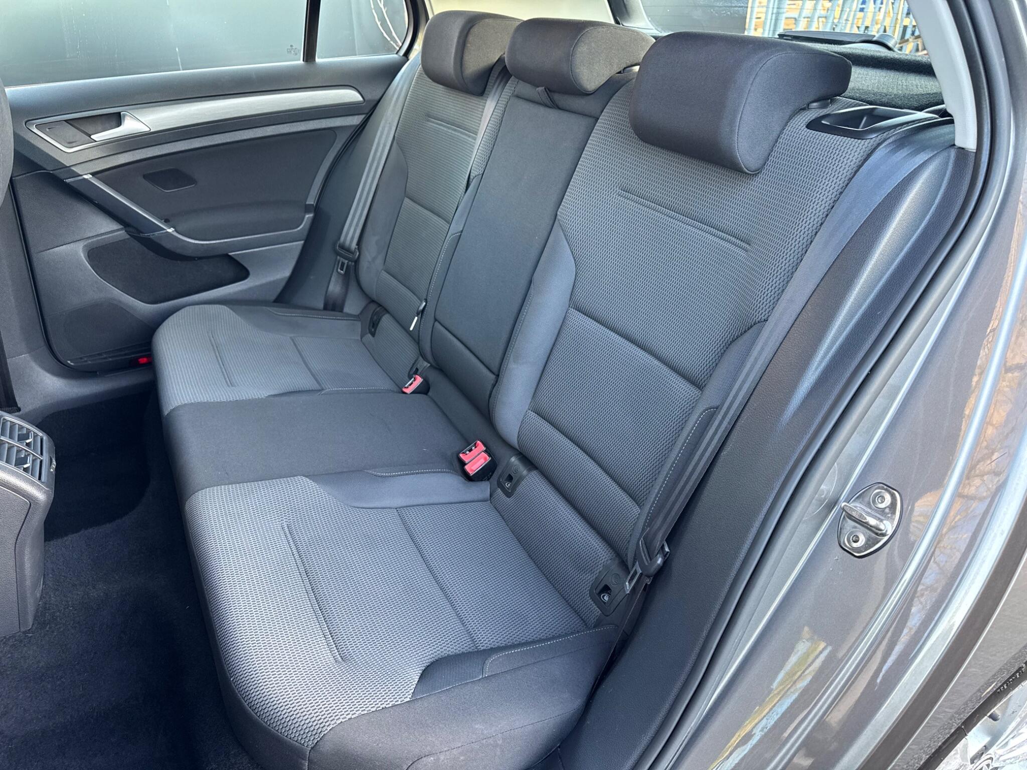Volkswagen Golf - Image 19