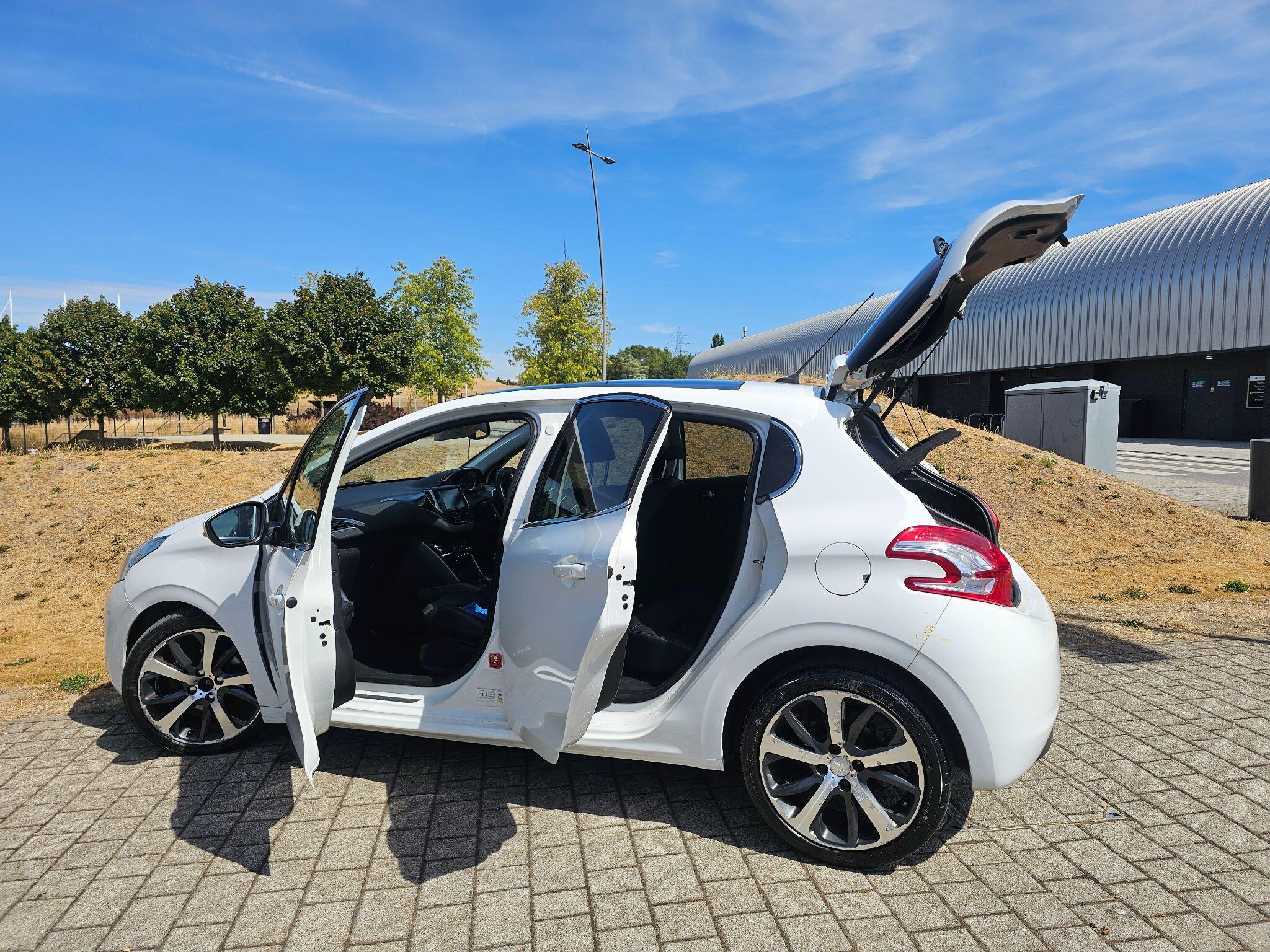 Peugeot 208 - Image 14