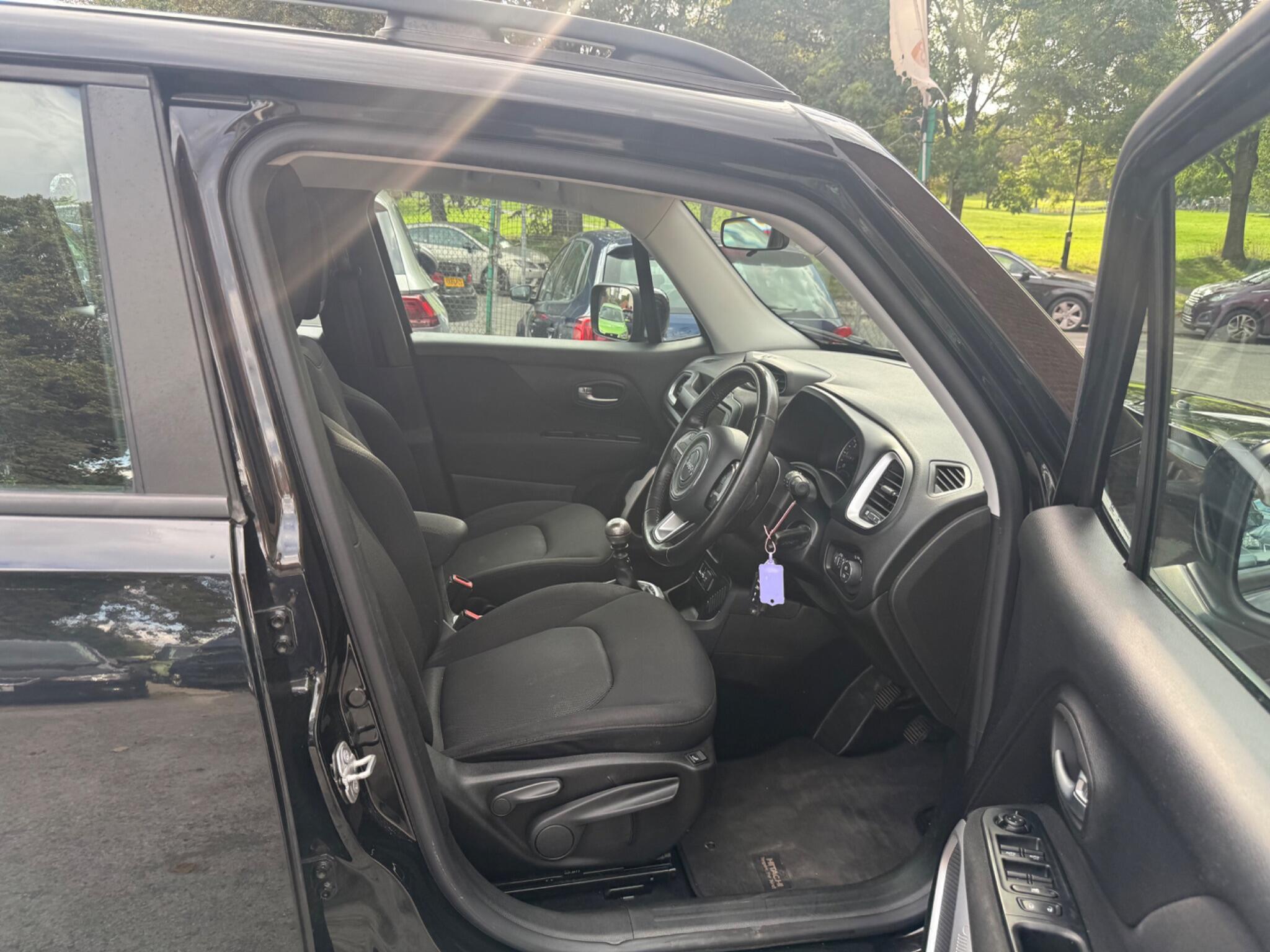 Jeep Renegade - Image 17