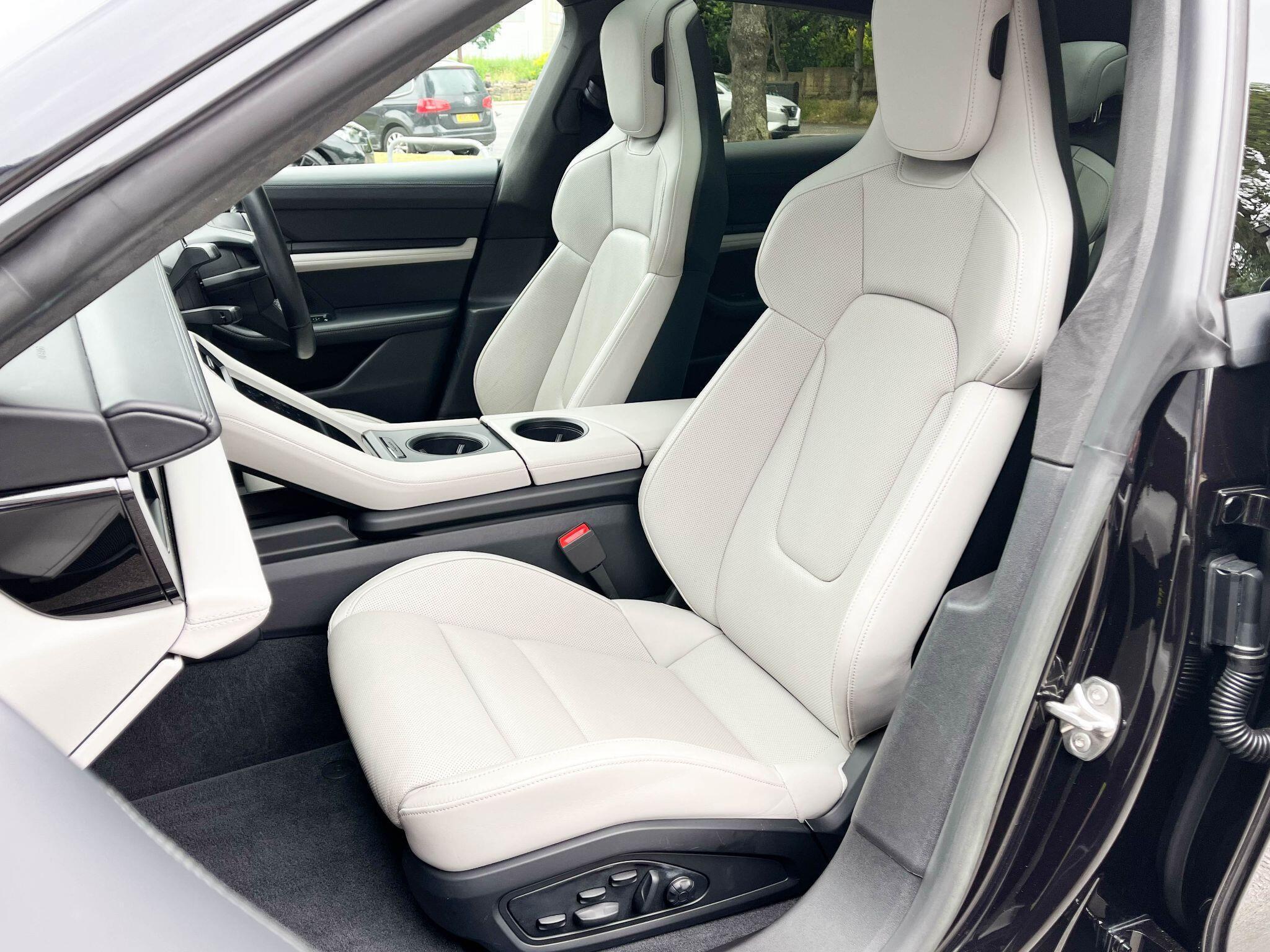 Porsche Taycan - Image 8