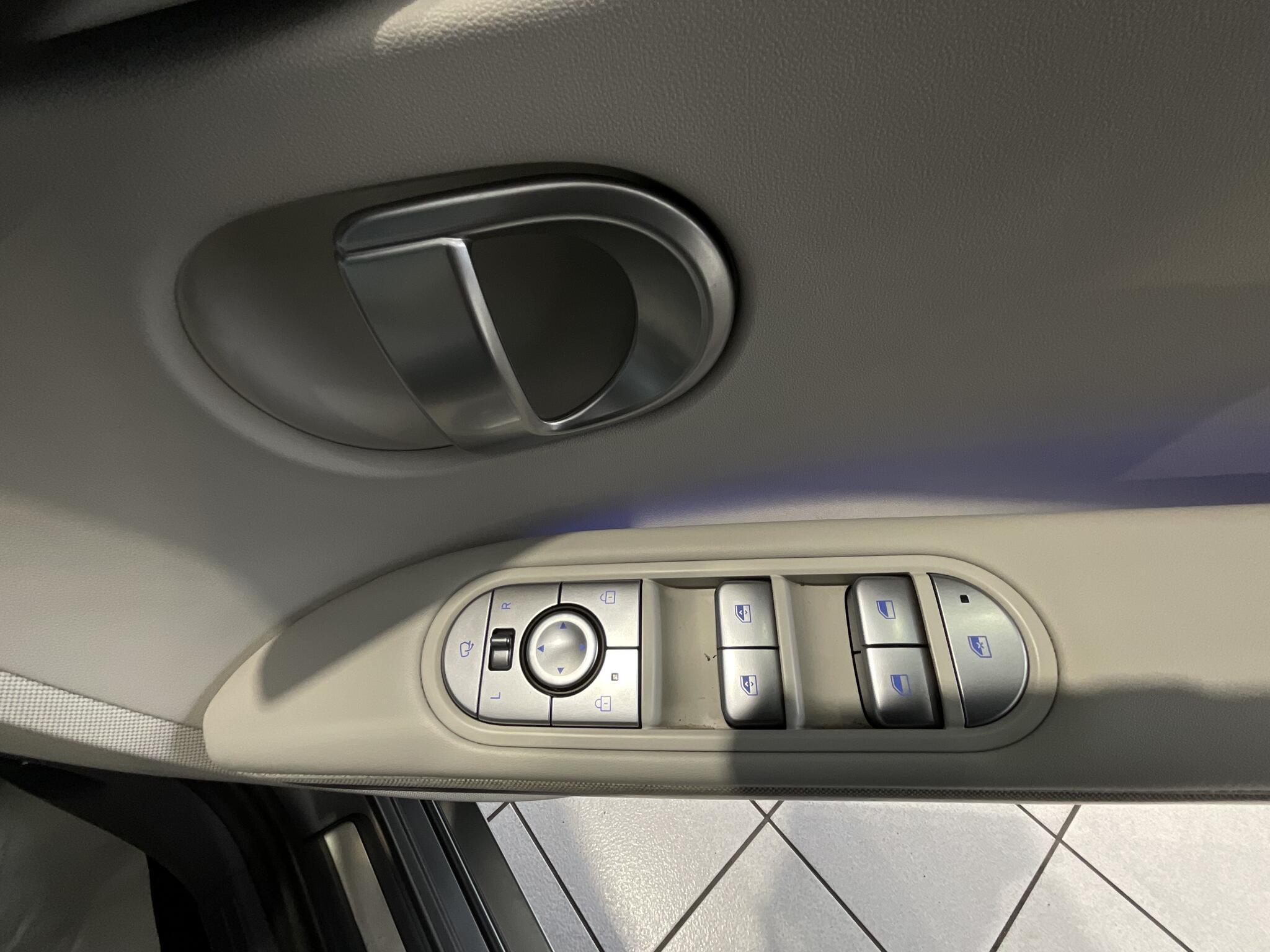 Hyundai Ioniq 5 - Image 30